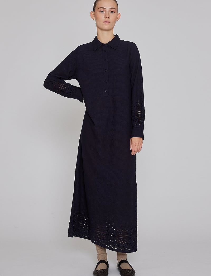 Six Ames - WITA - hemdkleider - night sky - 3