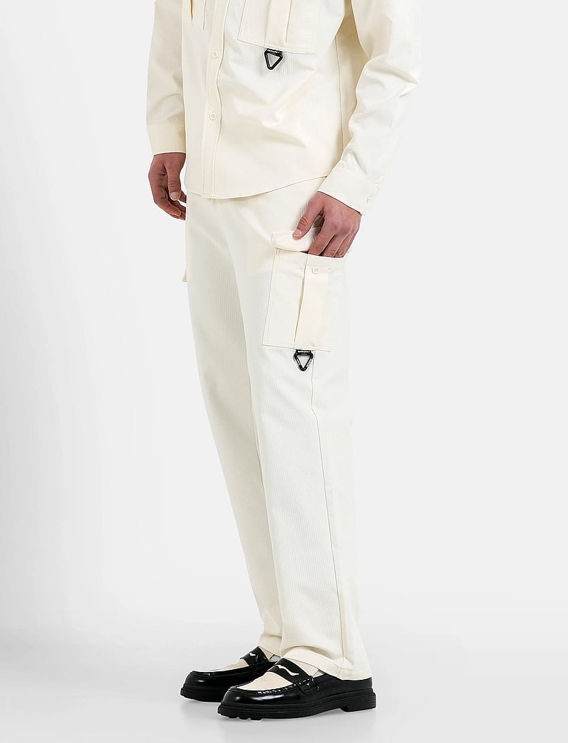 SIXTH JUNE - TEXTURED UTILITY CARGO PANTS - cargohose - off white - 3