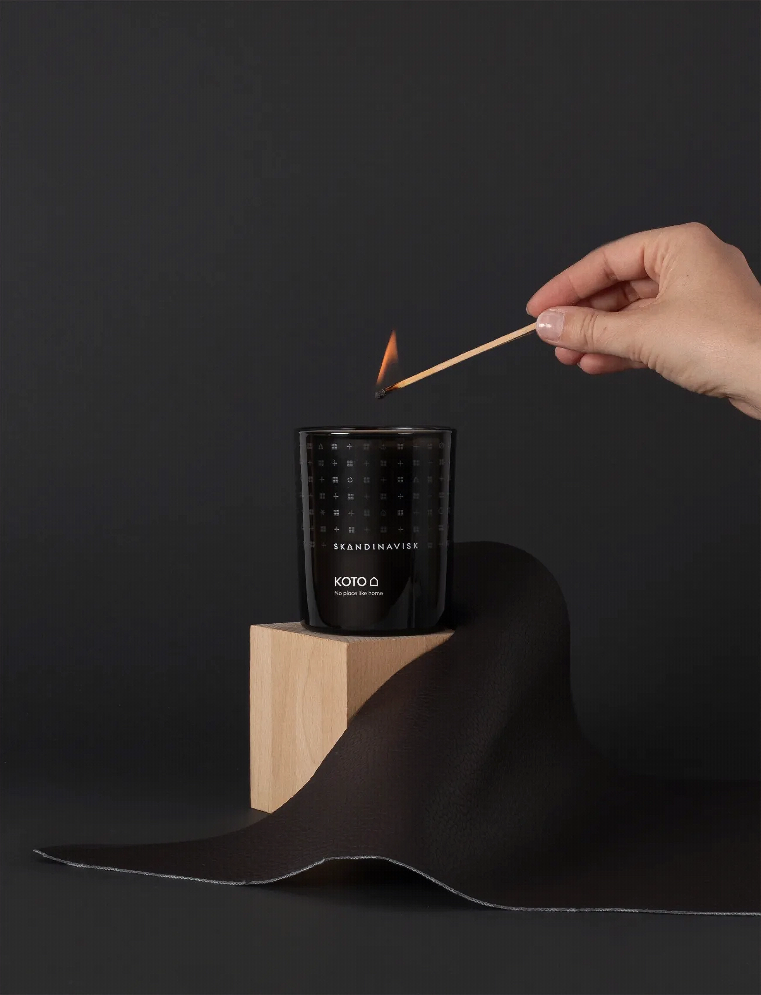 Skandinavisk - KOTO Scented Candle 200g - mellem 200-500 kr - black - 5