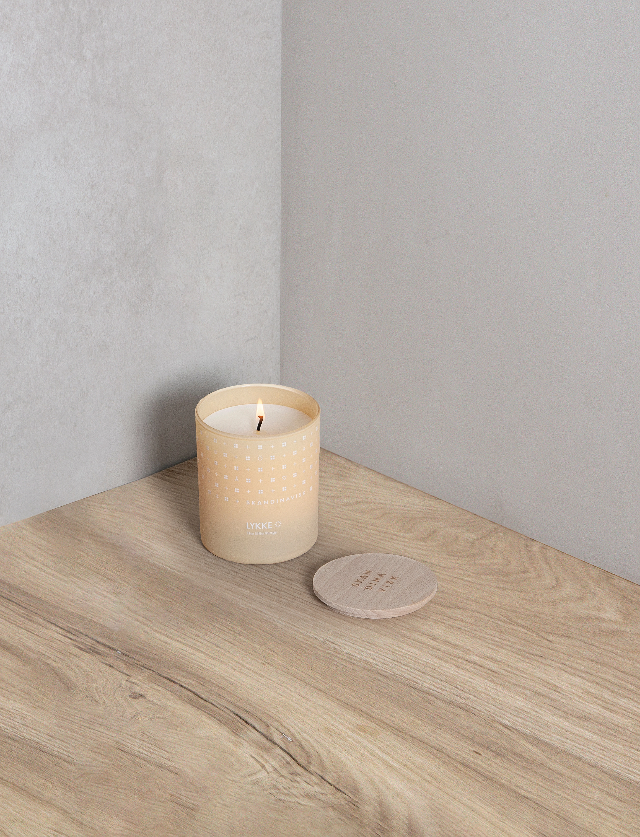 Skandinavisk - LYKKE Scented Candle 200g - mellan 200-500 kr - powder yellow - 5