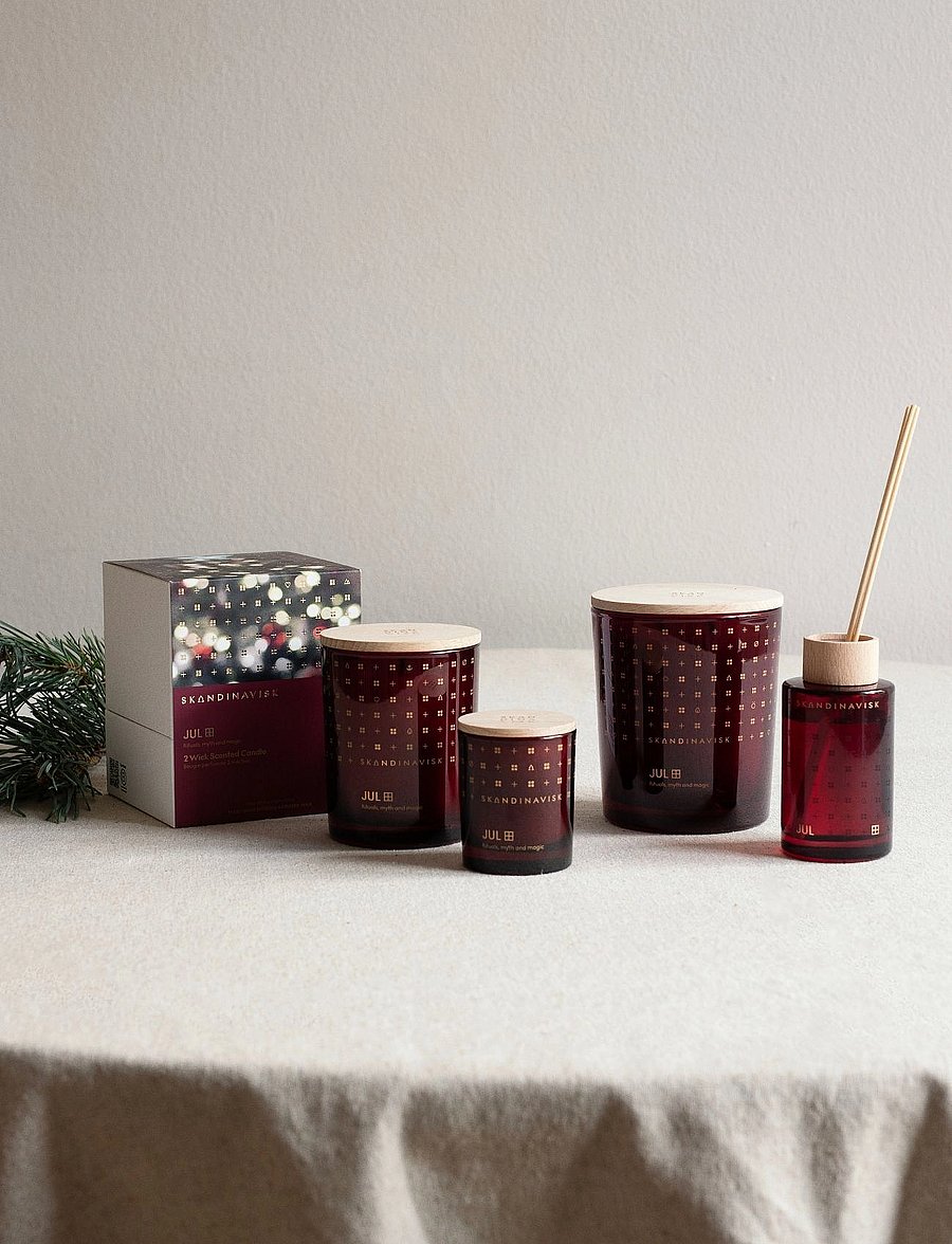 Skandinavisk - JUL Special Edition 2-wick Scented Candle 350g - above 500kr - merlot red - 4