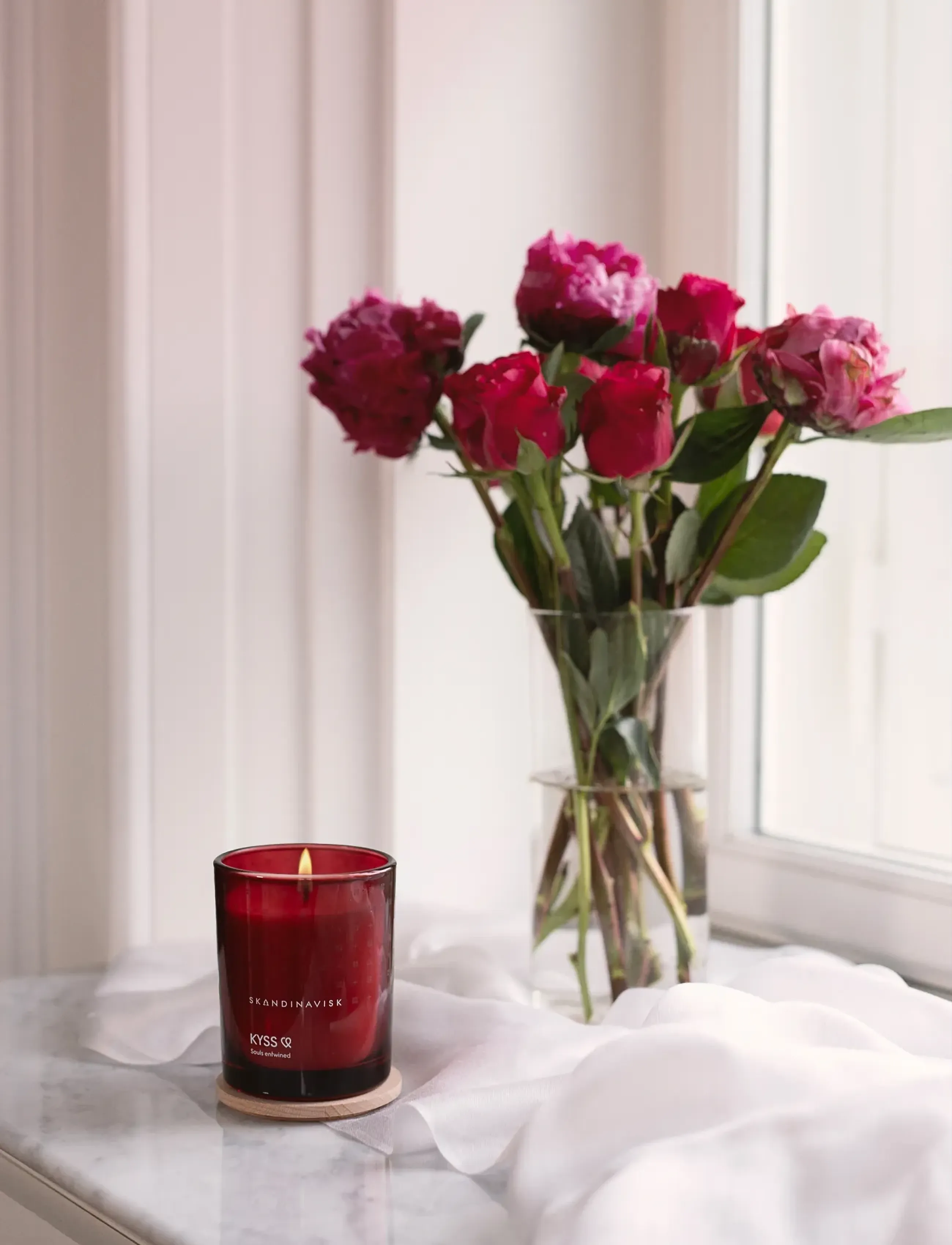Skandinavisk - KYSS Scented Candle 200g - mellem 200-500 kr - warm love red - 5