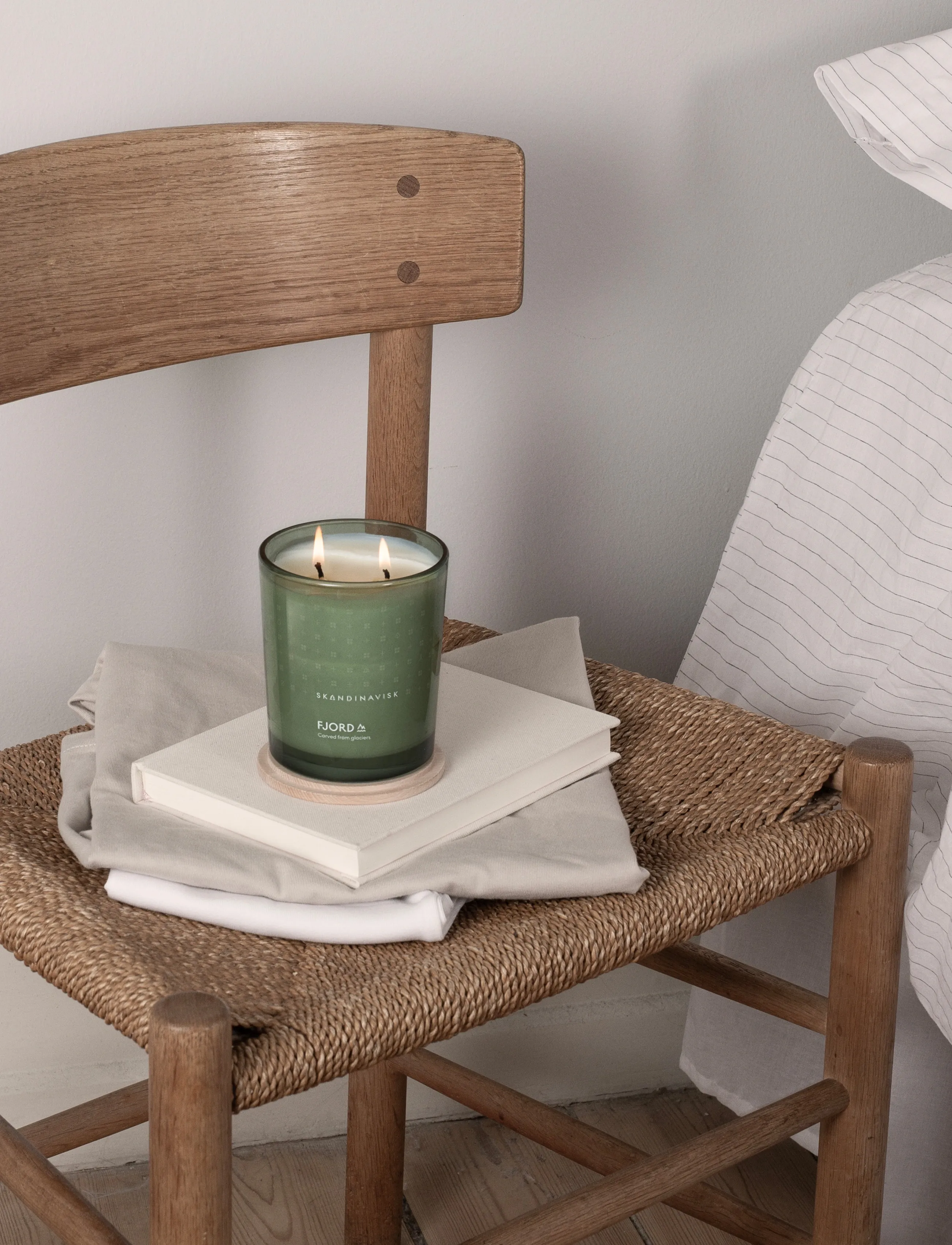 Skandinavisk - FJORD 2-wick Scented Candle 350g - mellem 200-500 kr - fjord green - 3