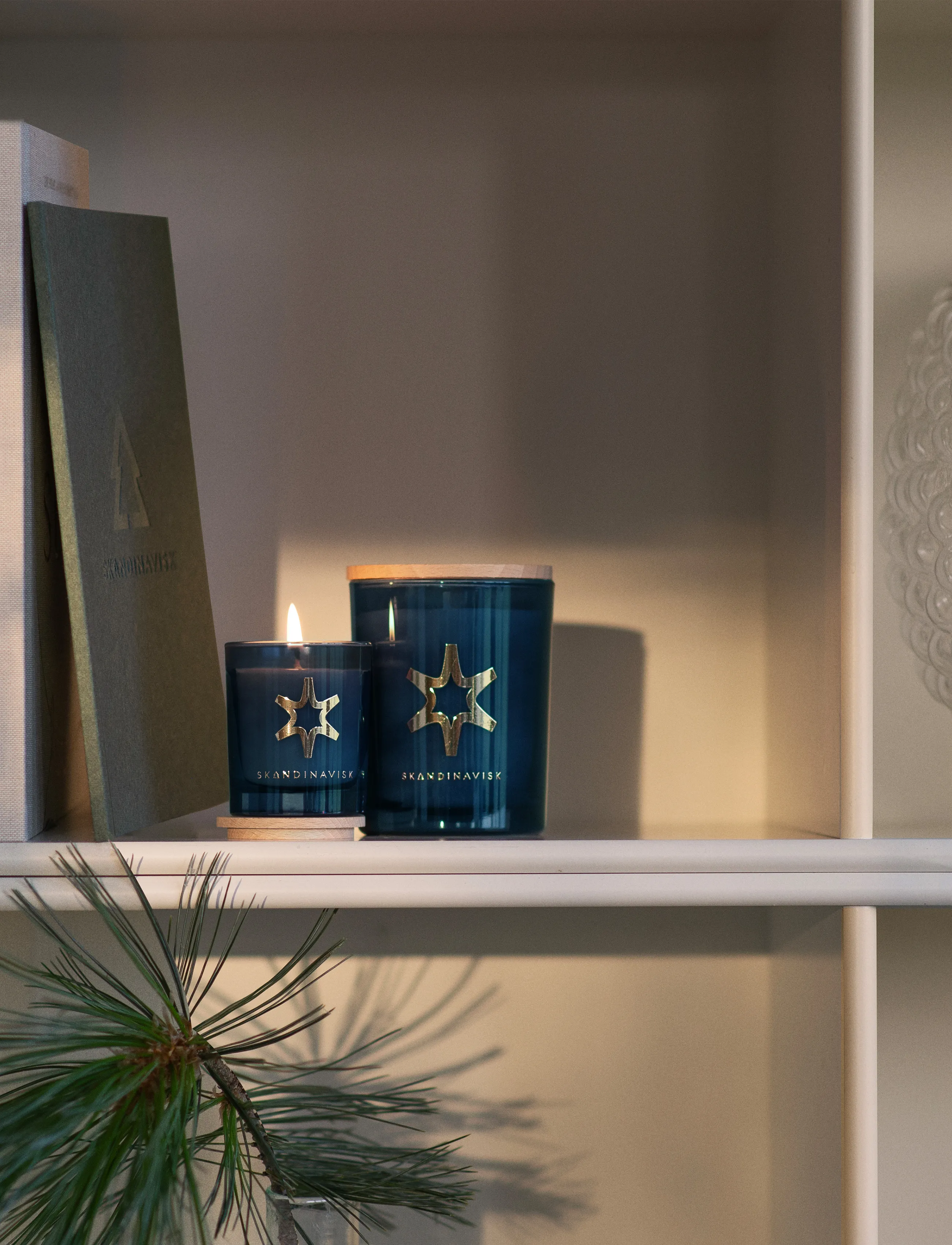 Skandinavisk - STJÄRNA Gold Symbol Scented Candle 200g - above 500kr - midnight blue - 0