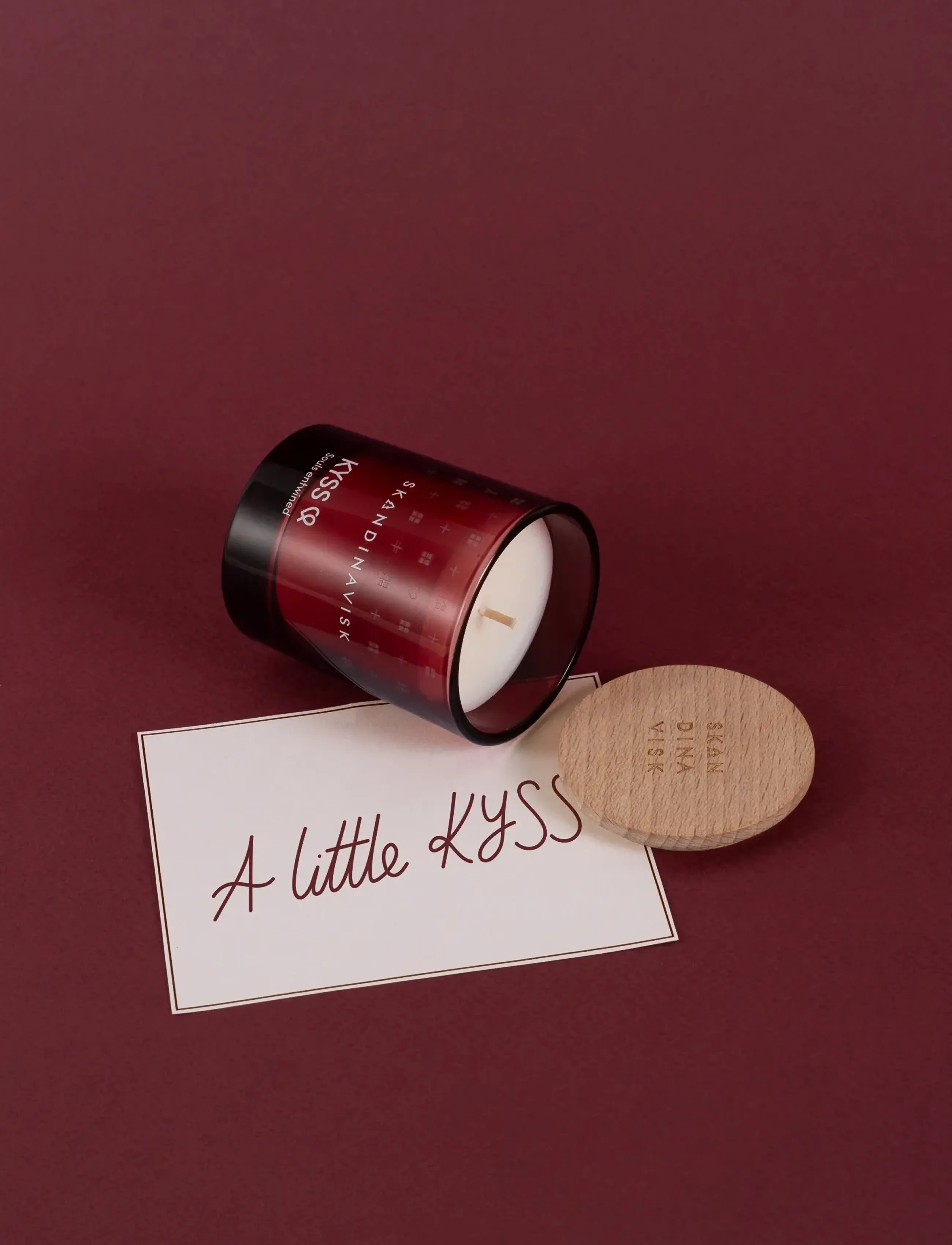 Skandinavisk Kyss Scented Candle 65G, 65 G, Burgundy, Hjem > Duftlys, Dame