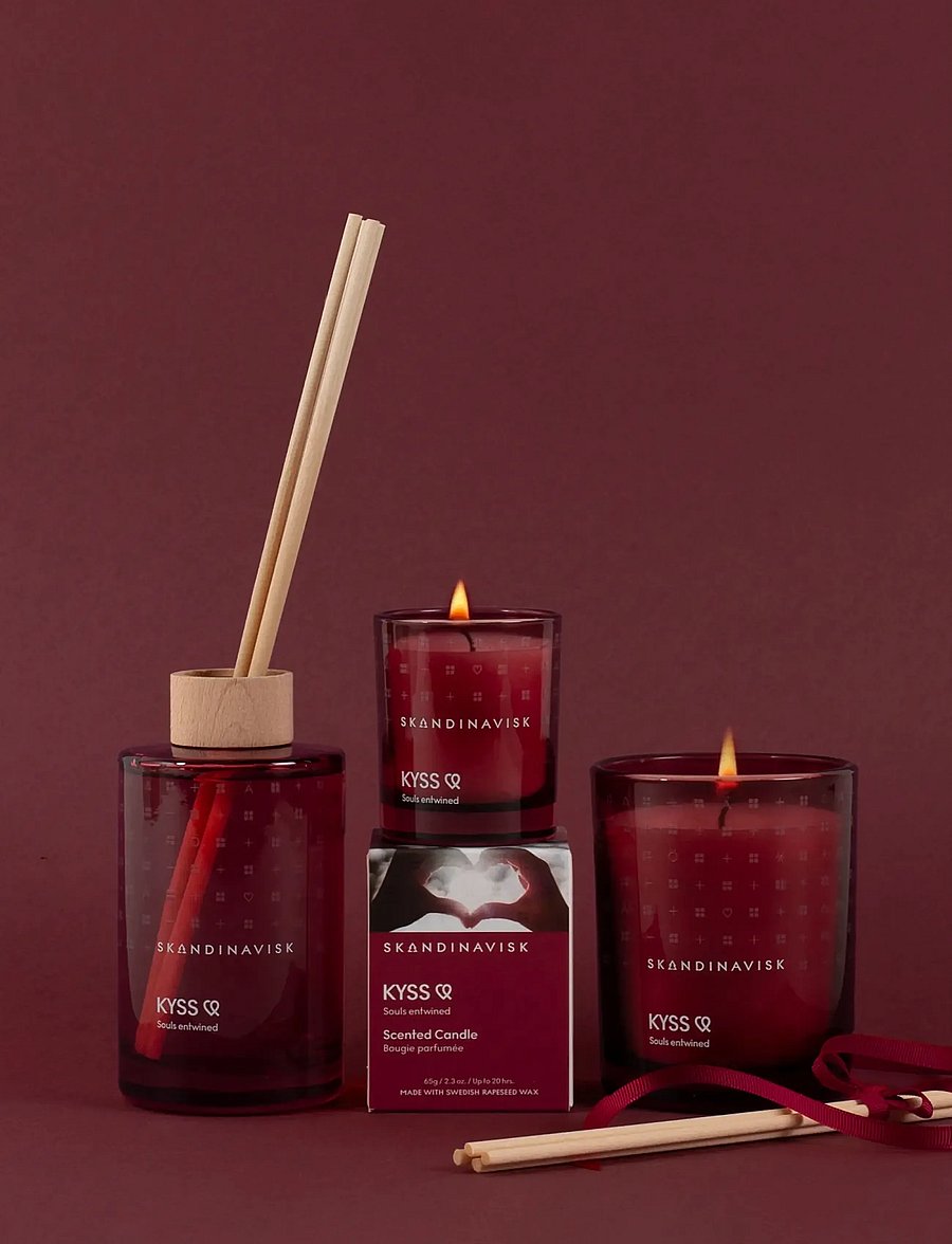 Skandinavisk - KYSS Scented Candle 65g - above 500kr - warm love red - 4