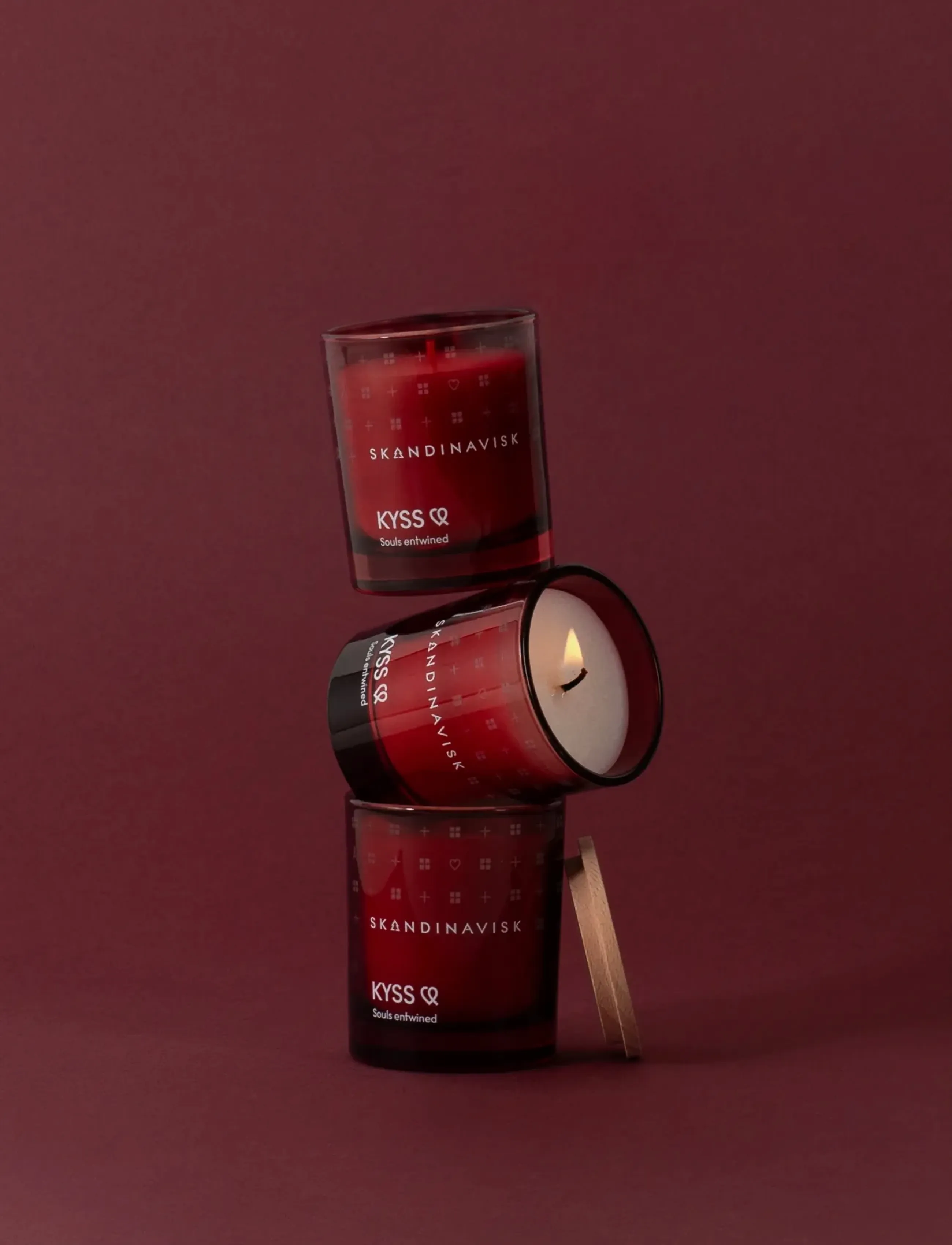 Skandinavisk - KYSS Scented Candle 65g - under 200 kr - warm love red - 5