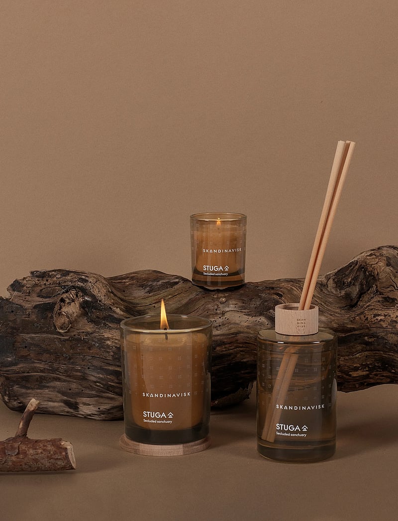 Skandinavisk - STUGA Scented Candle 65g - above 500kr - auburn woods - 0