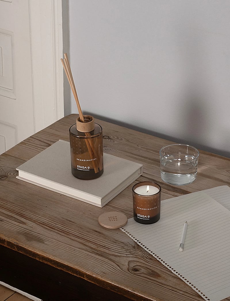 Skandinavisk - STUGA Scented Candle 65g - above 500kr - auburn woods - 3