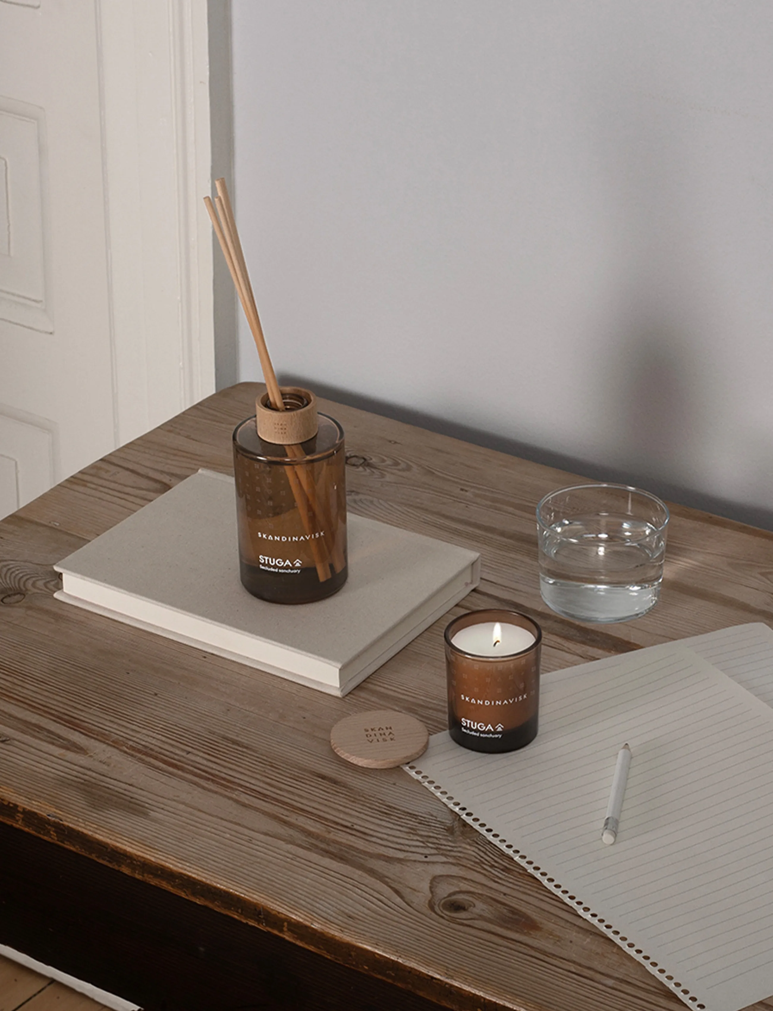 Skandinavisk - STUGA Scented Candle - mellom 200-500 kr - auburn woods - 3