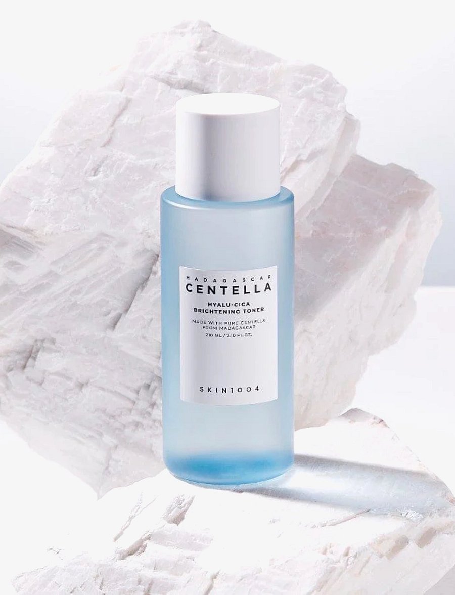 SKIN1004 - Madagascar Centella Hyalu-Cica Brightening Toner - fugtgivende tonere - clear - 1