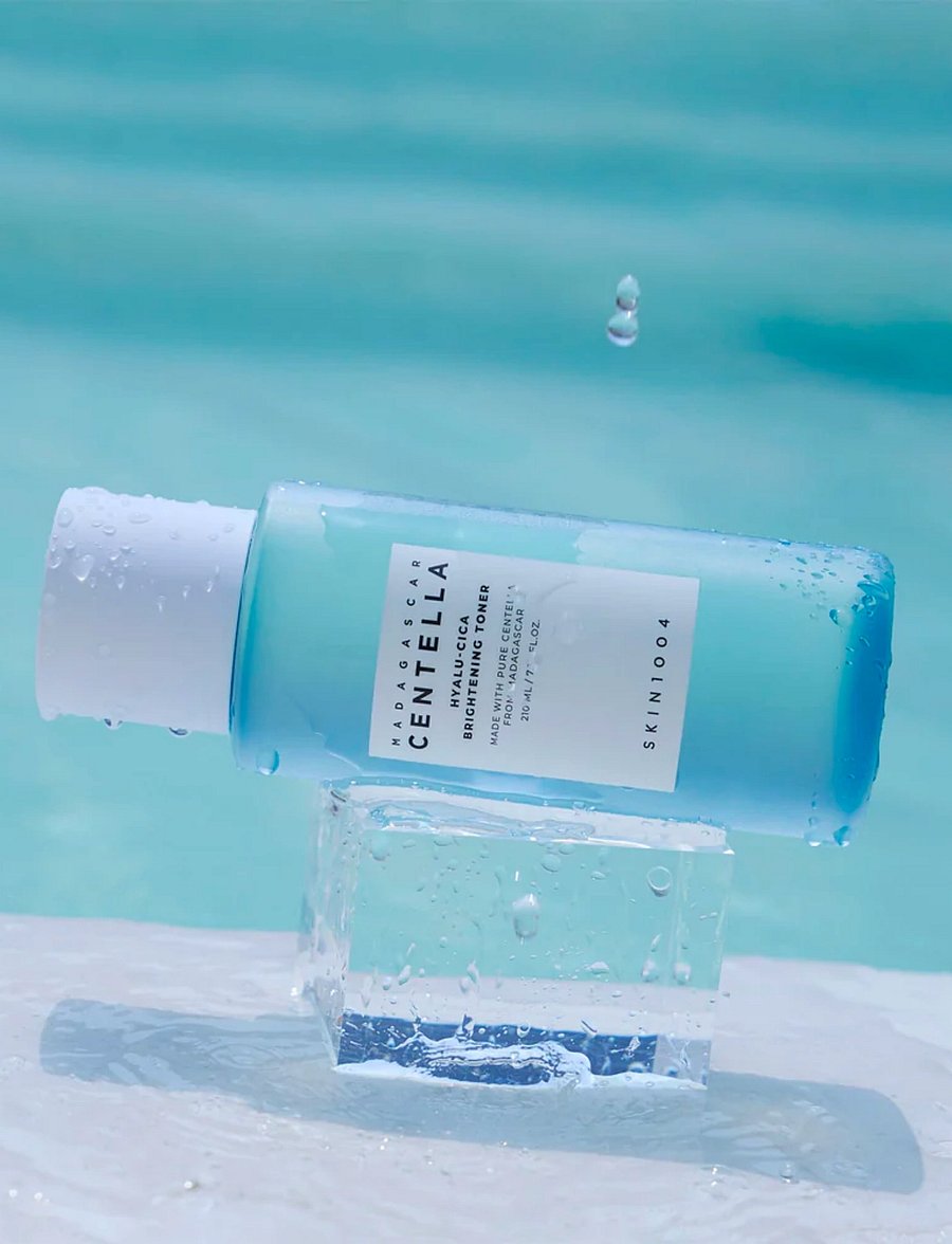 SKIN1004 - Madagascar Centella Hyalu-Cica Brightening Toner - fugtgivende tonere - clear - 2