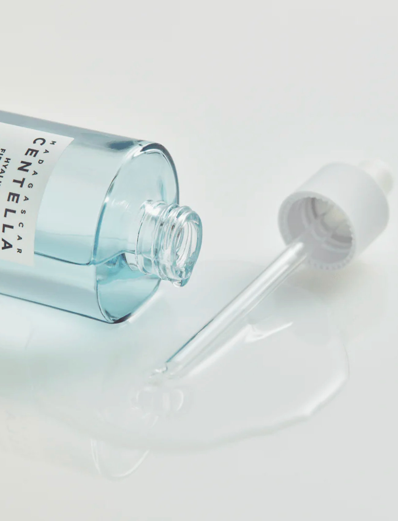 SKIN1004 - Madagascar Centella Hyalu-Cica First Ampoule - serum & olier - clear - 1