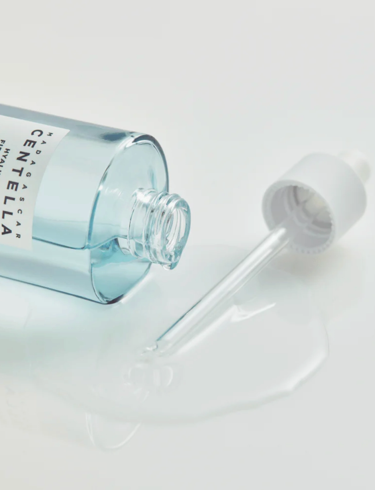 SKIN1004 - Madagascar Centella Hyalu-Cica First Ampoule - serum og olíur - clear - 1