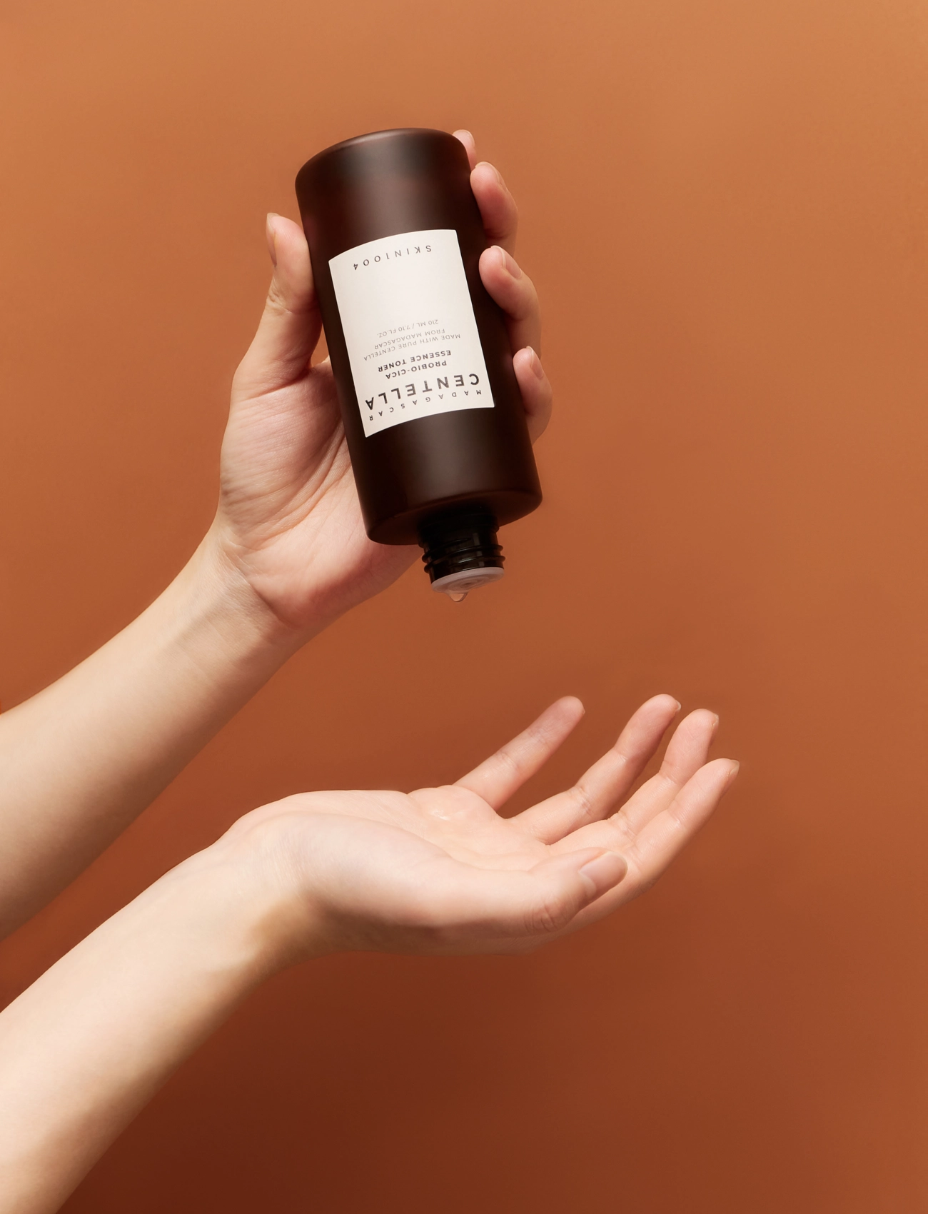 SKIN1004 - Madagascar Centella Probio-Cica Essense Toner - sommarens hudvård  - clear - 2