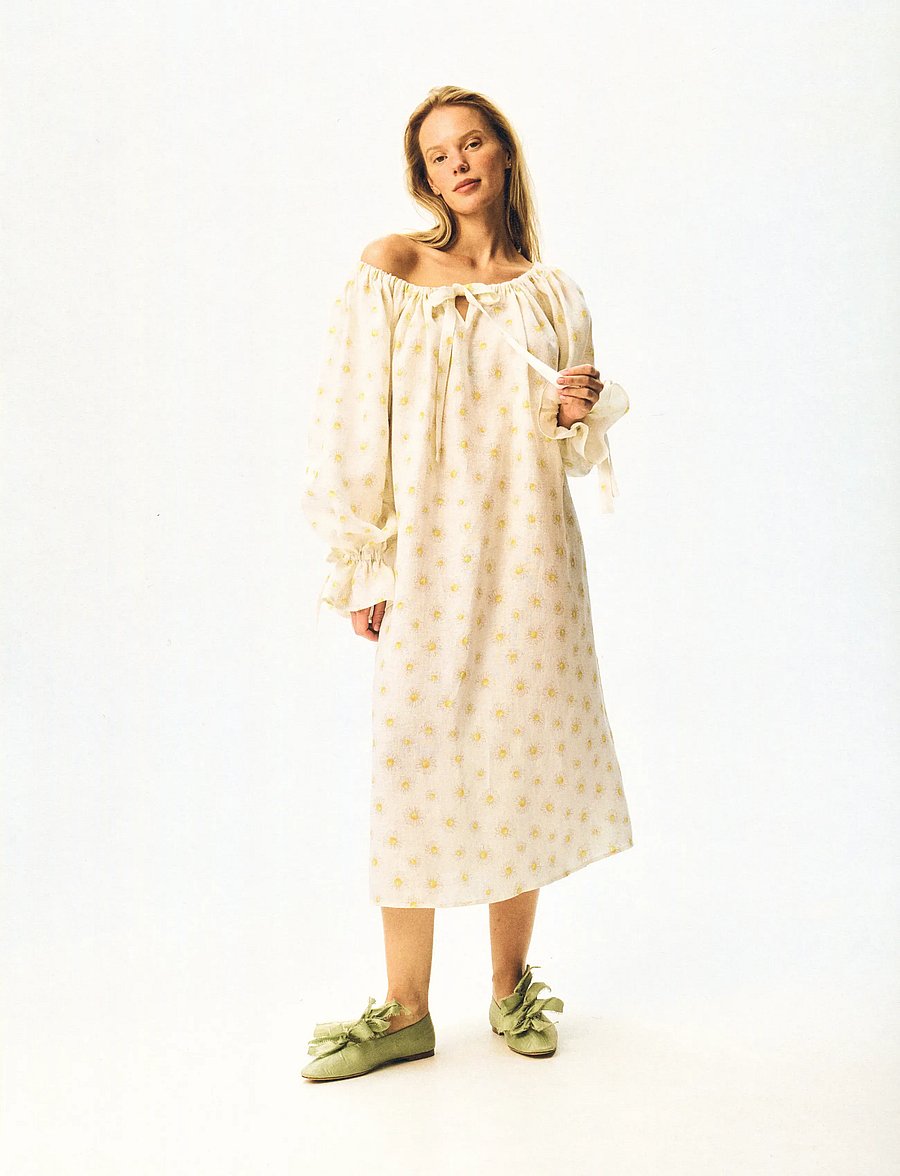 Sleeper - Cha-Cha Linen Maxi Dress in Daisies with Hair Ribbon - sommerkjoler - white&yellow - 0