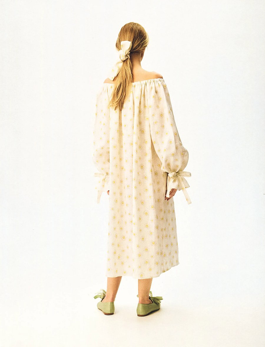 Sleeper - Cha-Cha Linen Maxi Dress in Daisies with Hair Ribbon - sommerkjoler - white&yellow - 5
