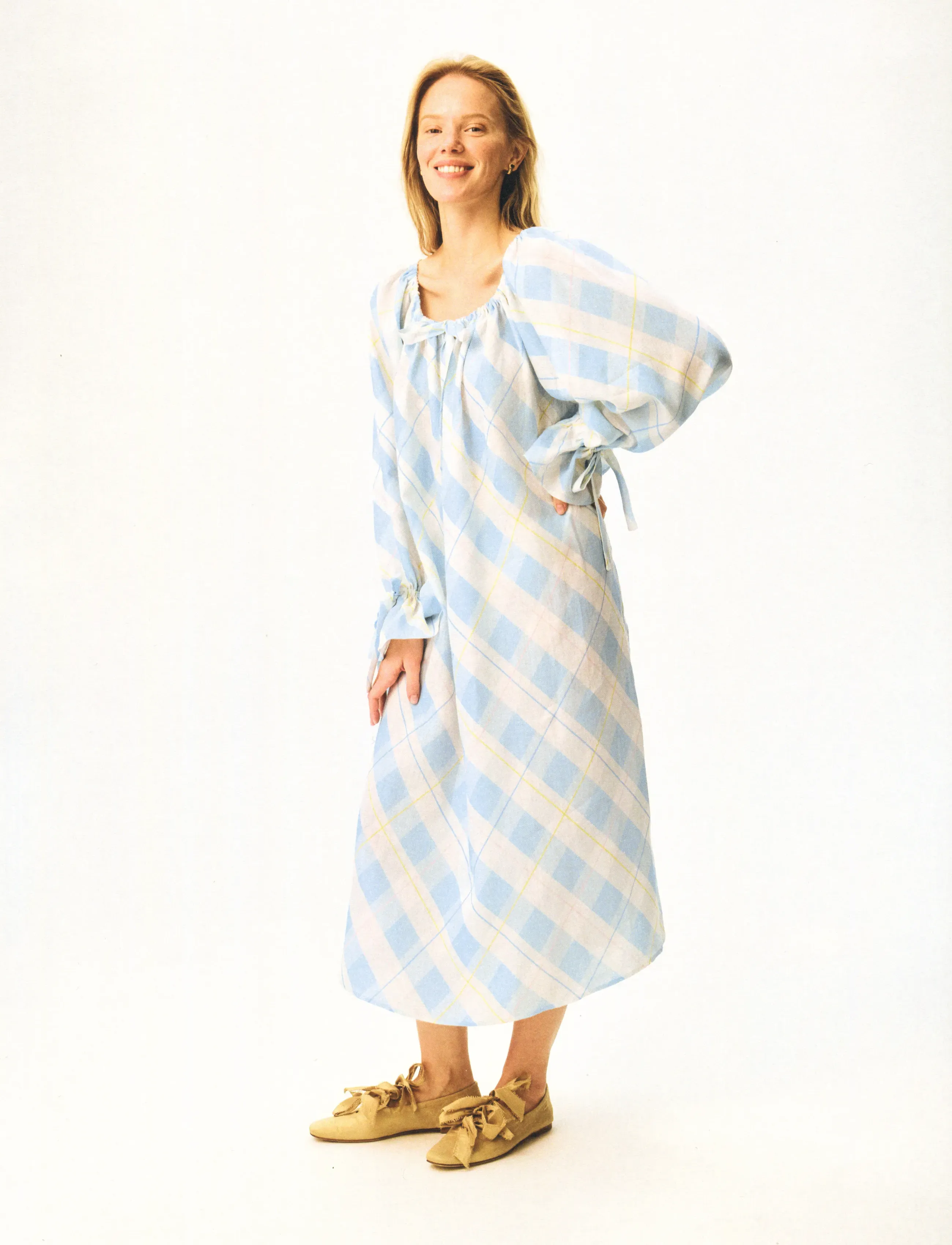 Sleeper - Cha-Cha Linen Maxi Dress in Blue Plaid with Hair Ribbon - sommerkleider - white&blue - 2