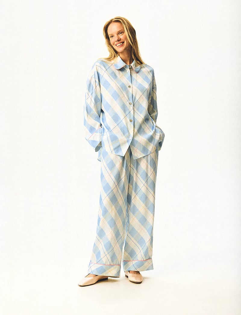 Sleeper - Pastelle Oversized Pants in Blue Plaid - laia säärega püksid - white&blue - 0
