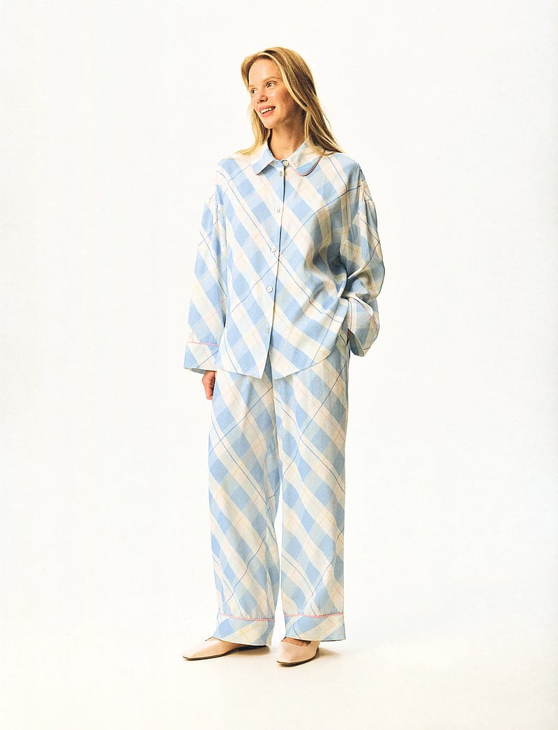 Sleeper - Pastelle Oversized Pants in Blue Plaid - laia säärega püksid - white&blue - 2