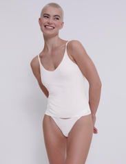 sloggi - sloggi ZERO Feel 2.0 Tiny tanga - saumattomat alushousut - silk white - 4