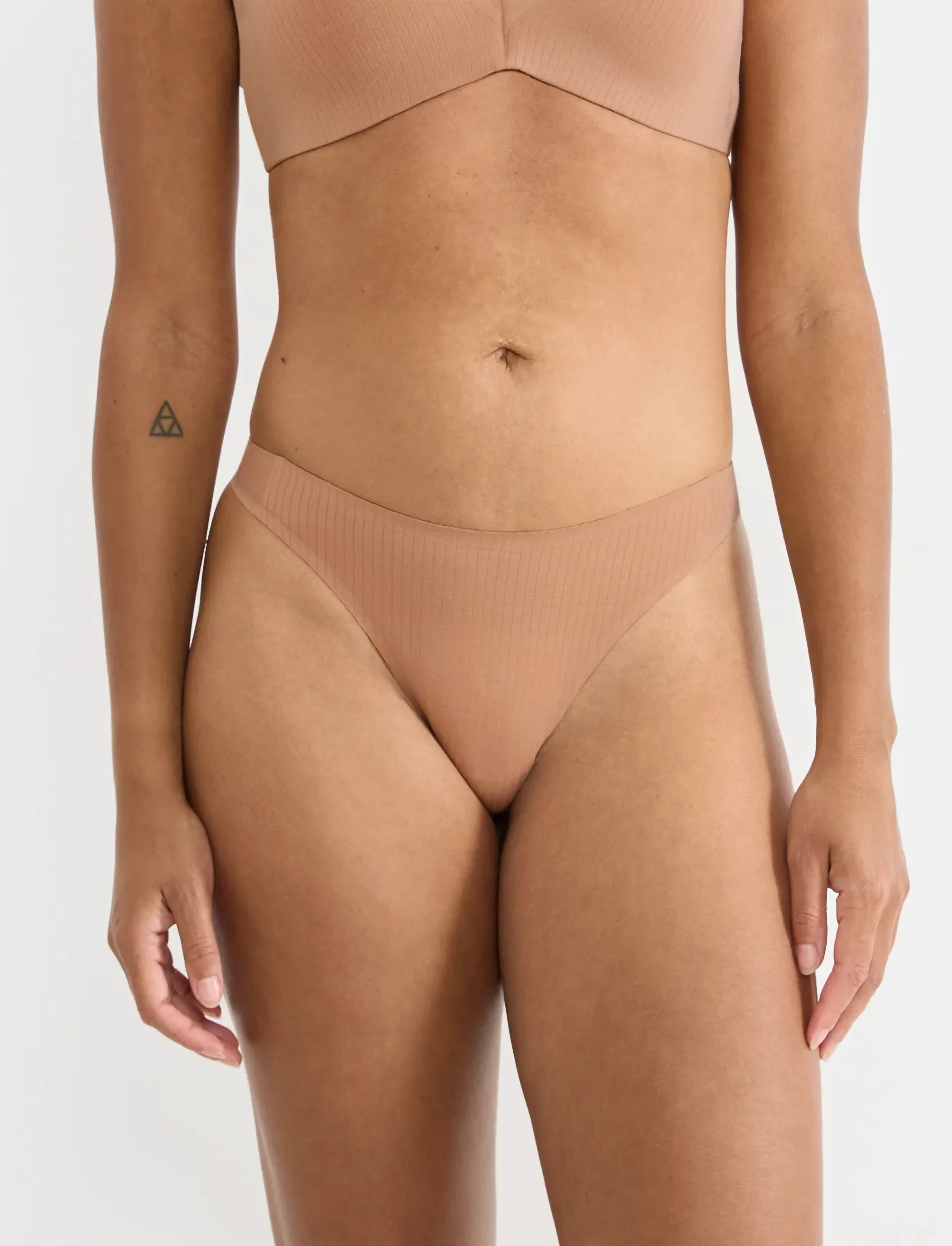 sloggi Zero Feel Pure String, Kvinder, Sømløs String Trusse, Beige, Str: XS