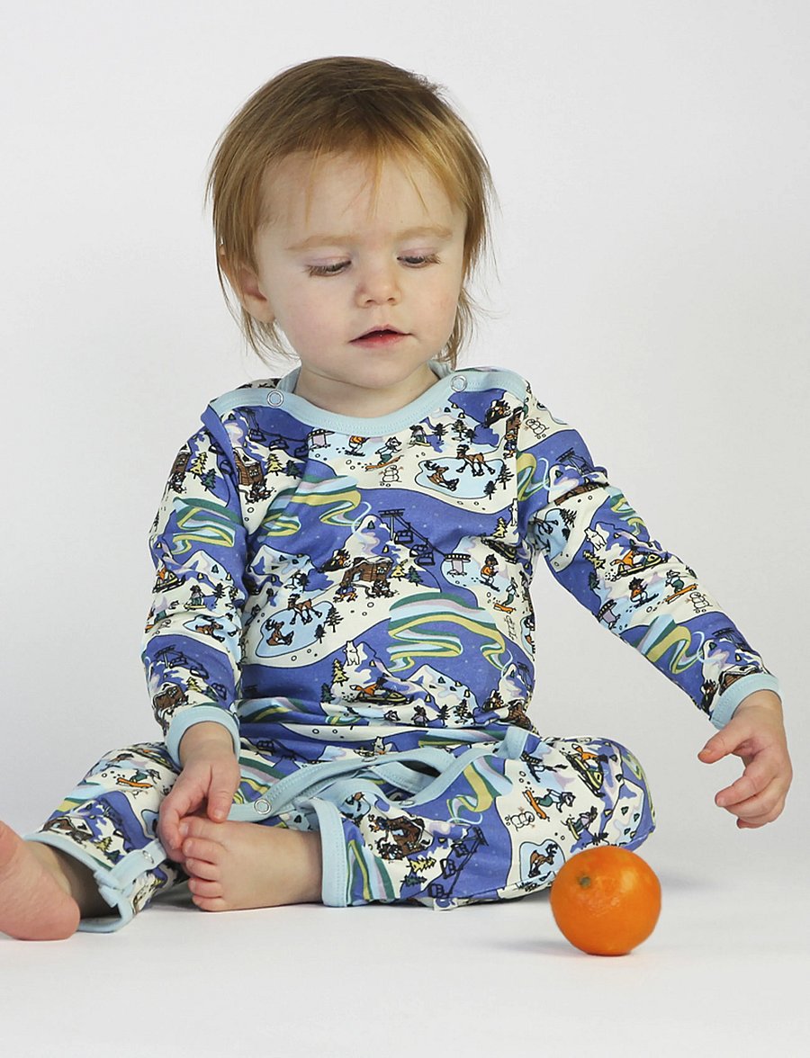 Småfolk - Long-sleeved baby suit with winter landscape - långärmade bodies - federal blue - 0