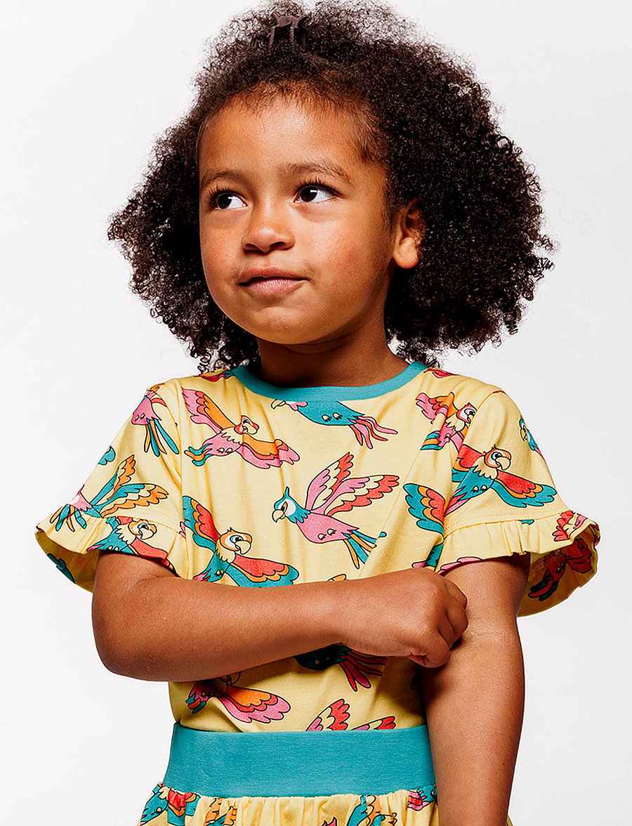 Småfolk - T-shirt with parrots - kortärmade t-shirts - custard - 0