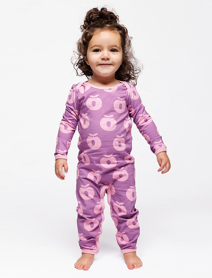 Småfolk - Ulm long-sleeved baby suit with apples - långärmade bodysuits - purple iris - 0