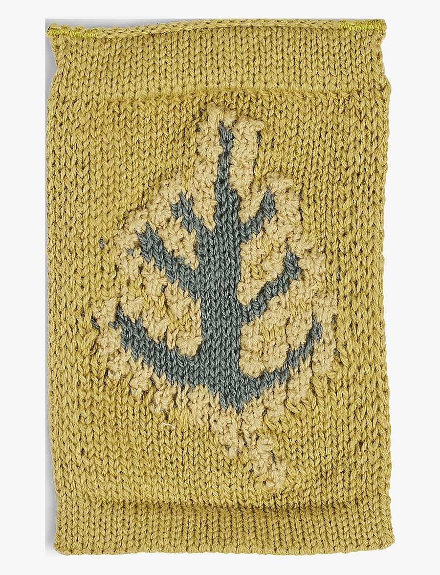 Smallstuff - Knitted flag, leaf, blue - dekorative wohnaccessoires - fl blue - 2