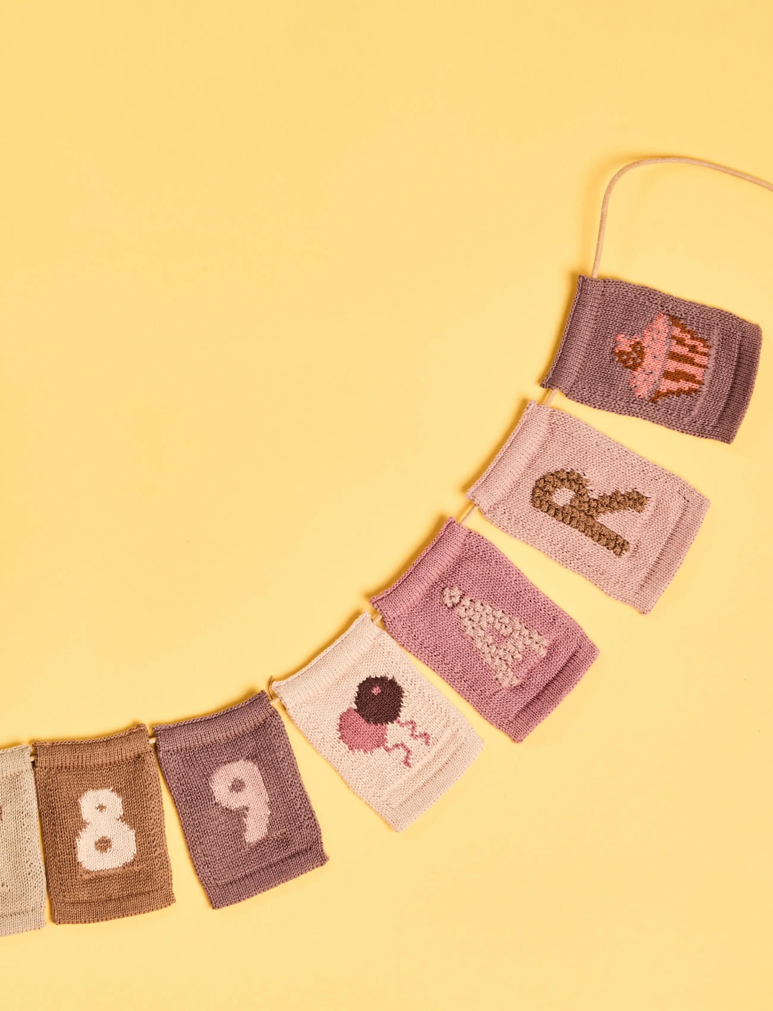 Smallstuff Knitted Flag, 8, Rose, One Size, Kids Decor, Braun - Decoration Accessories-details, Kinder