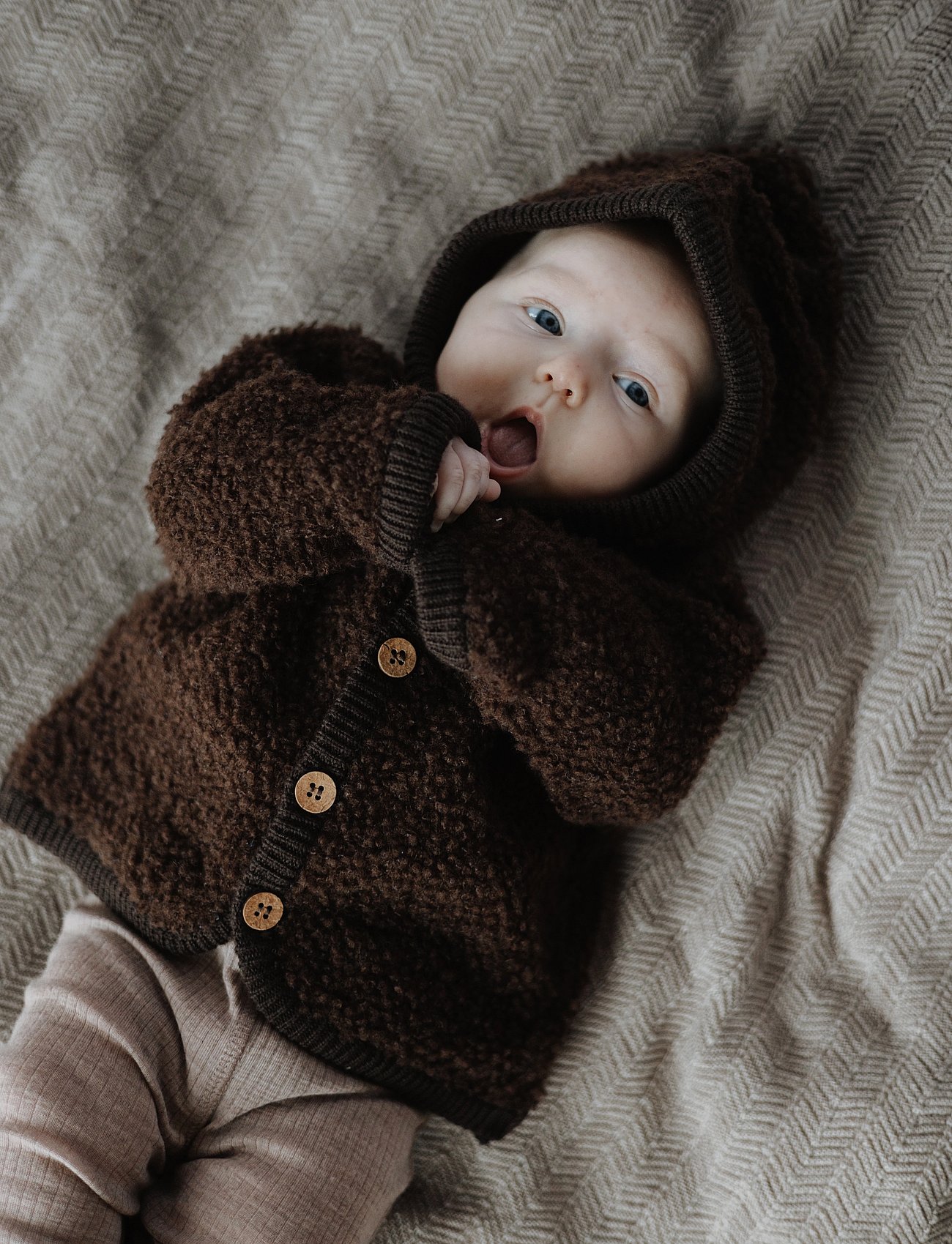 Cardigan bouclé merino wool w. buttons and hoodie