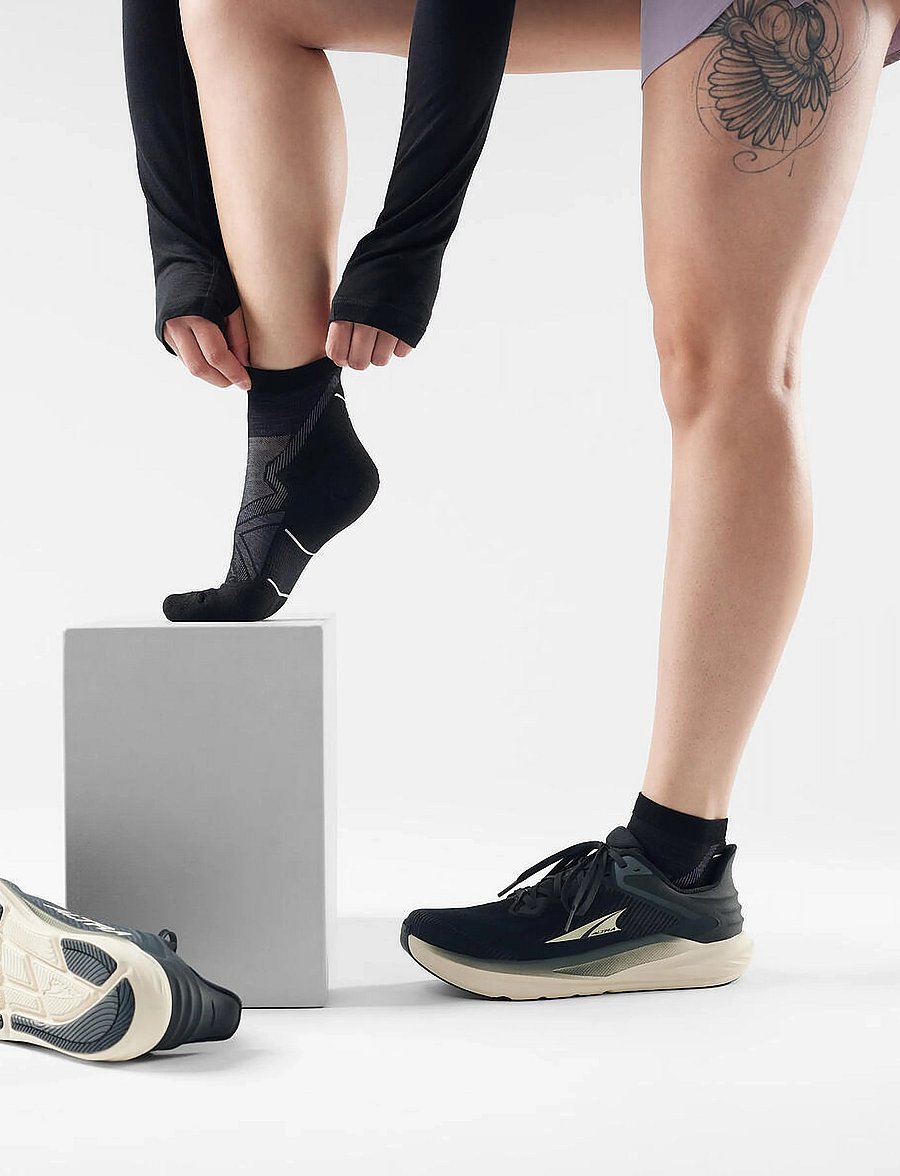Smartwool - Women's Run Targeted Cushion Ankle Socks - black - 0