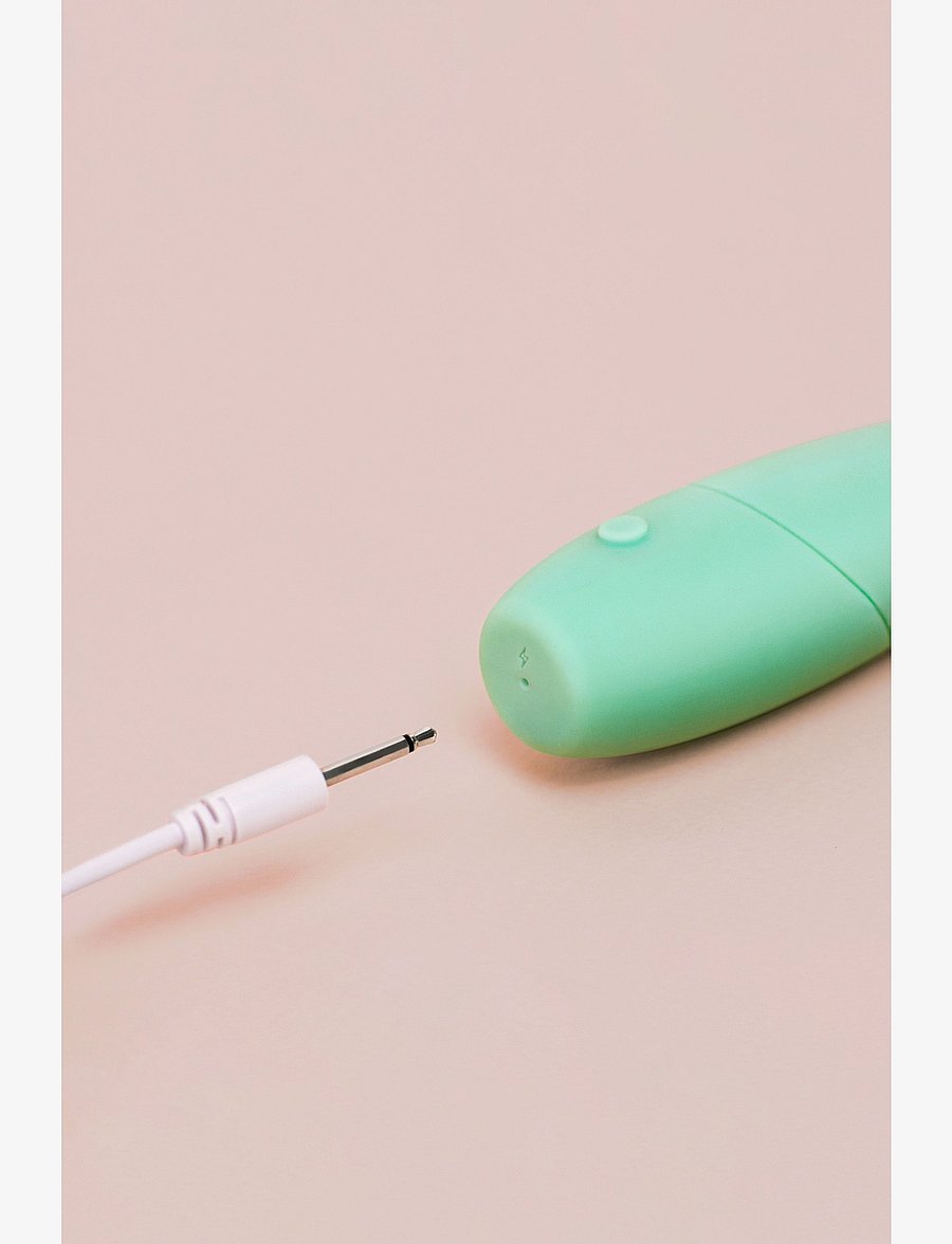 Smile Makers - The Whisperer - sex & intimacy - green - 4
