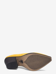 Sneaky Steve - Simplicity W Suede Shoe - mules med hæle - ocre - 4
