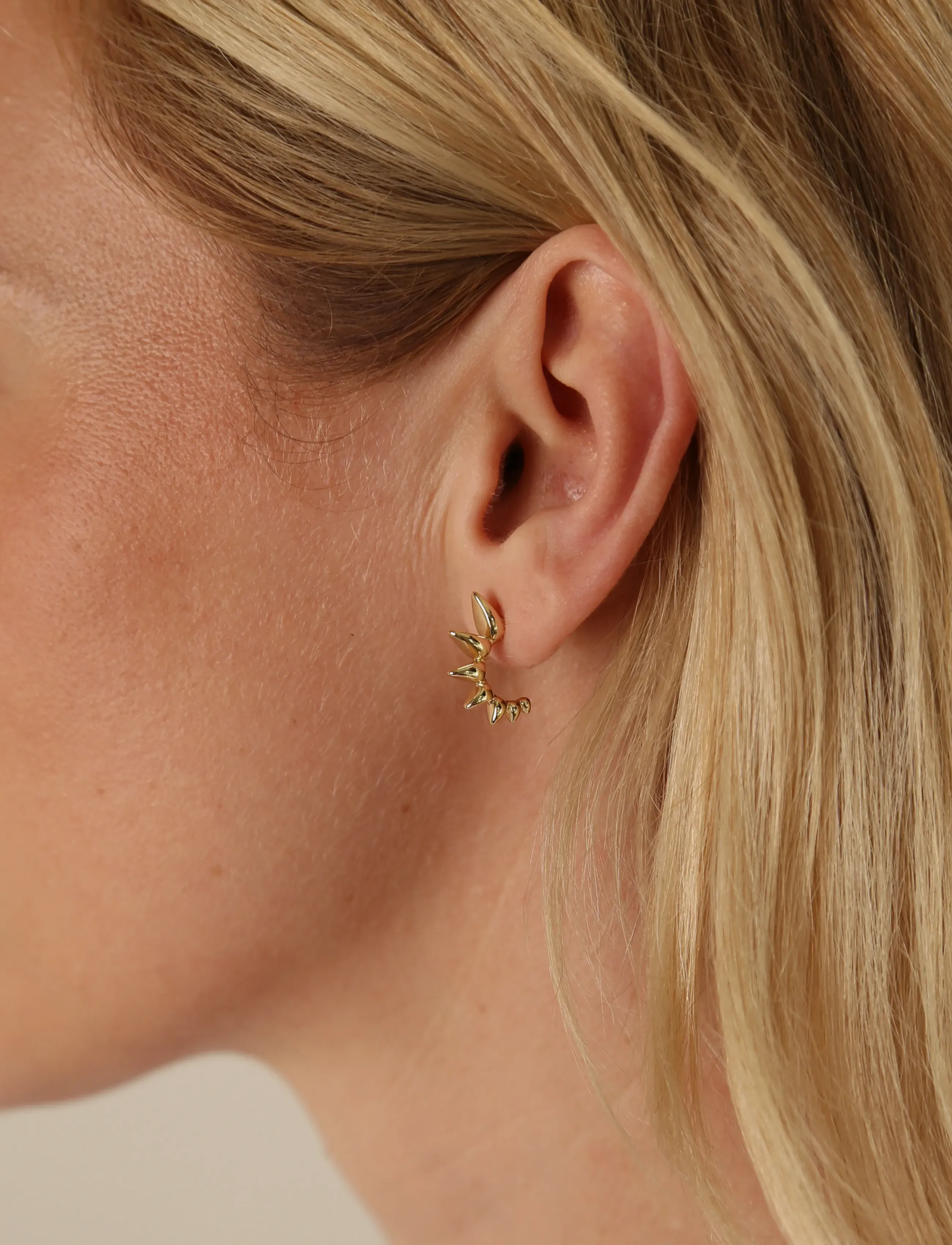 SNÖ of Sweden Aero Small Oval Ear Plain G - Onesize, One Size, Gold, Earrings > Statement Earrings, Dame