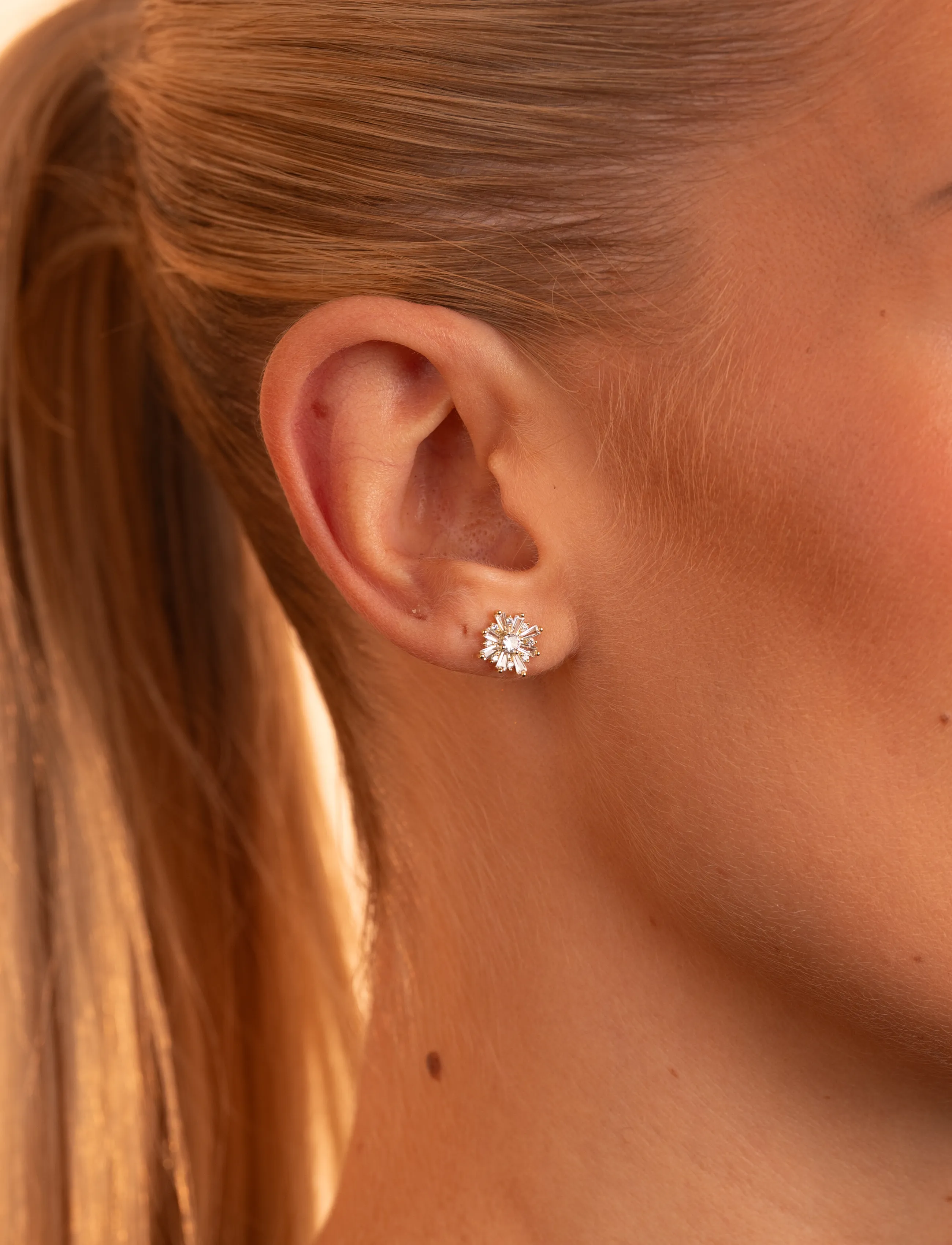 SNÖ of Sweden Snö Icon Small Ear G/Clear Onesize, One Size, Earrings, Creme - Pendants Frauen