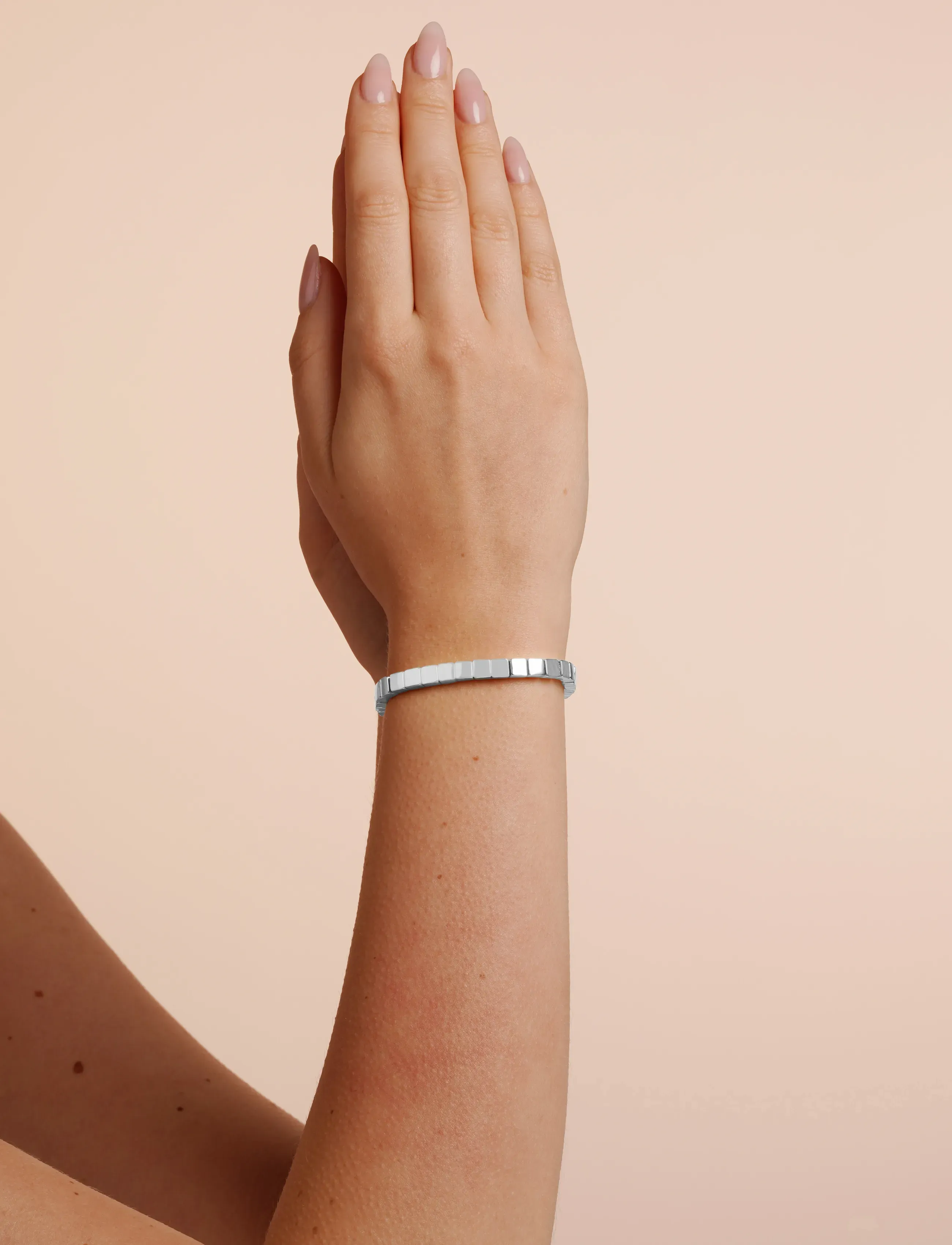 SNÖ of Sweden Brick Small Elastic Brace Plain S Onesize, Kvinder, Elastisk Terningperle Armbånd, Sølv, Str: ONE SIZE