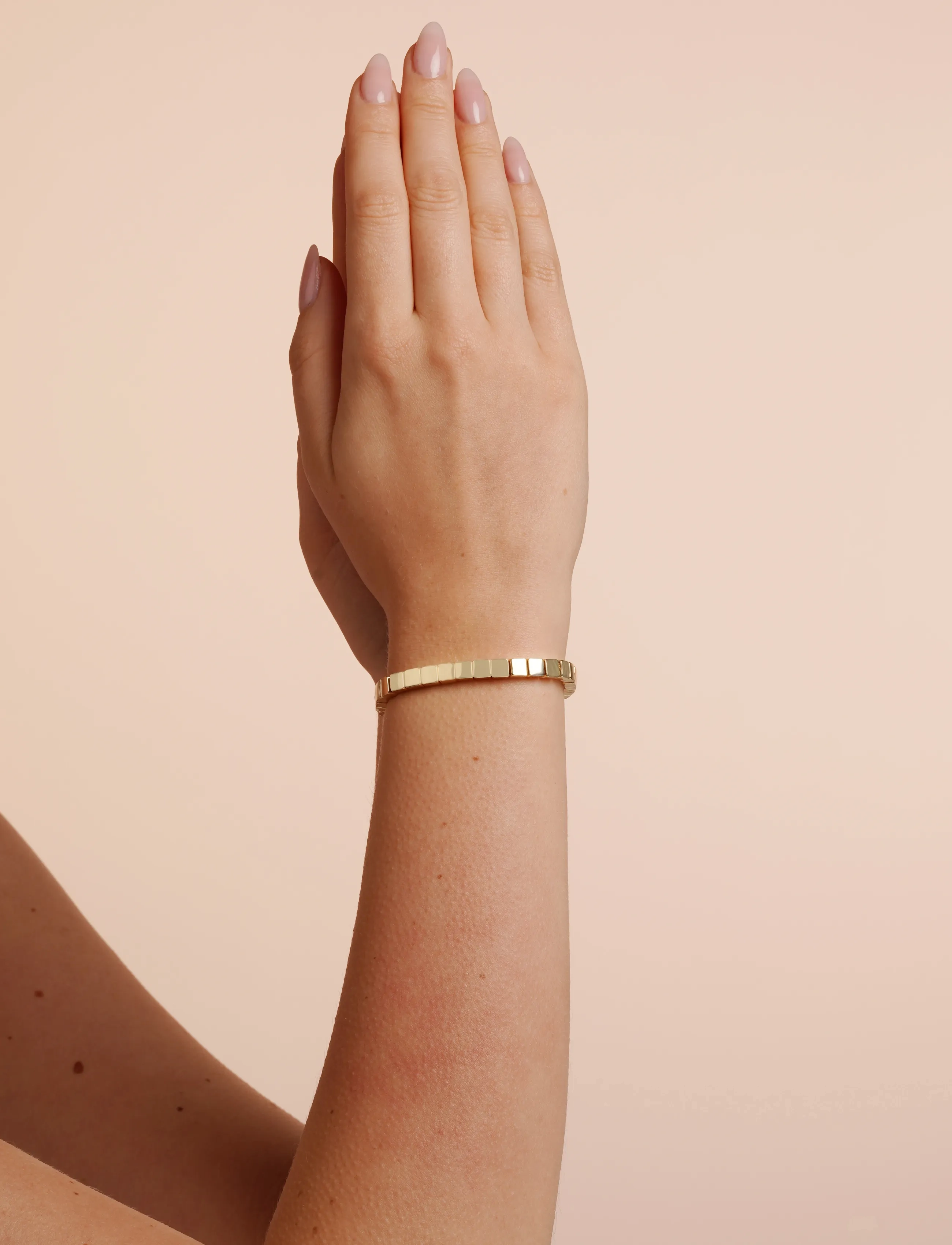 SNÖ of Sweden Brick Small Elastic Brace Plain G Onesize, Kvinder, Elastisk Terningperle Armbånd, Guld, Str: ONE SIZE