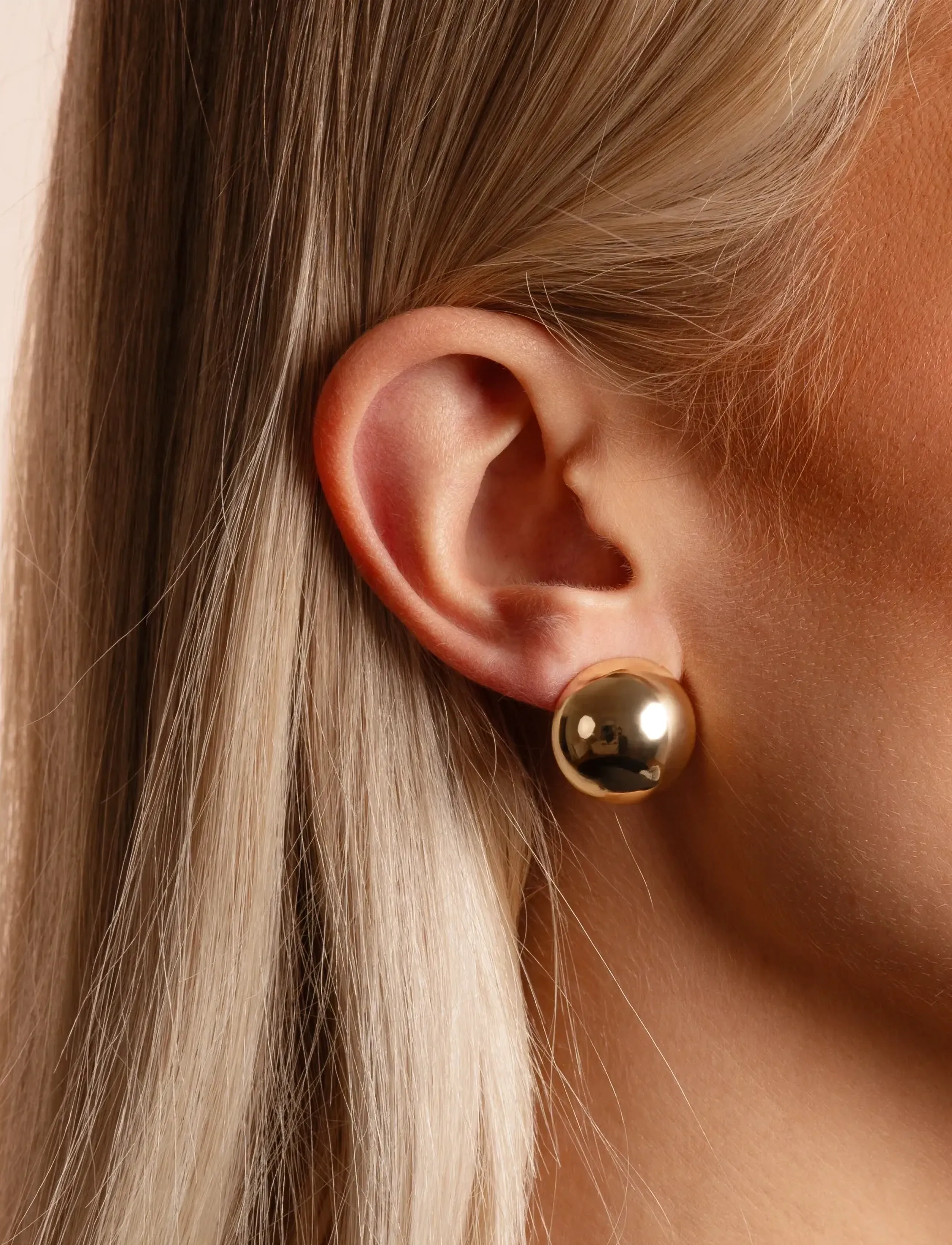 SNÖ of Sweden Bennet Big Ear Plain G-Onesize, Kvinder, Perle Ørestikker, Guld, Str: ONE SIZE