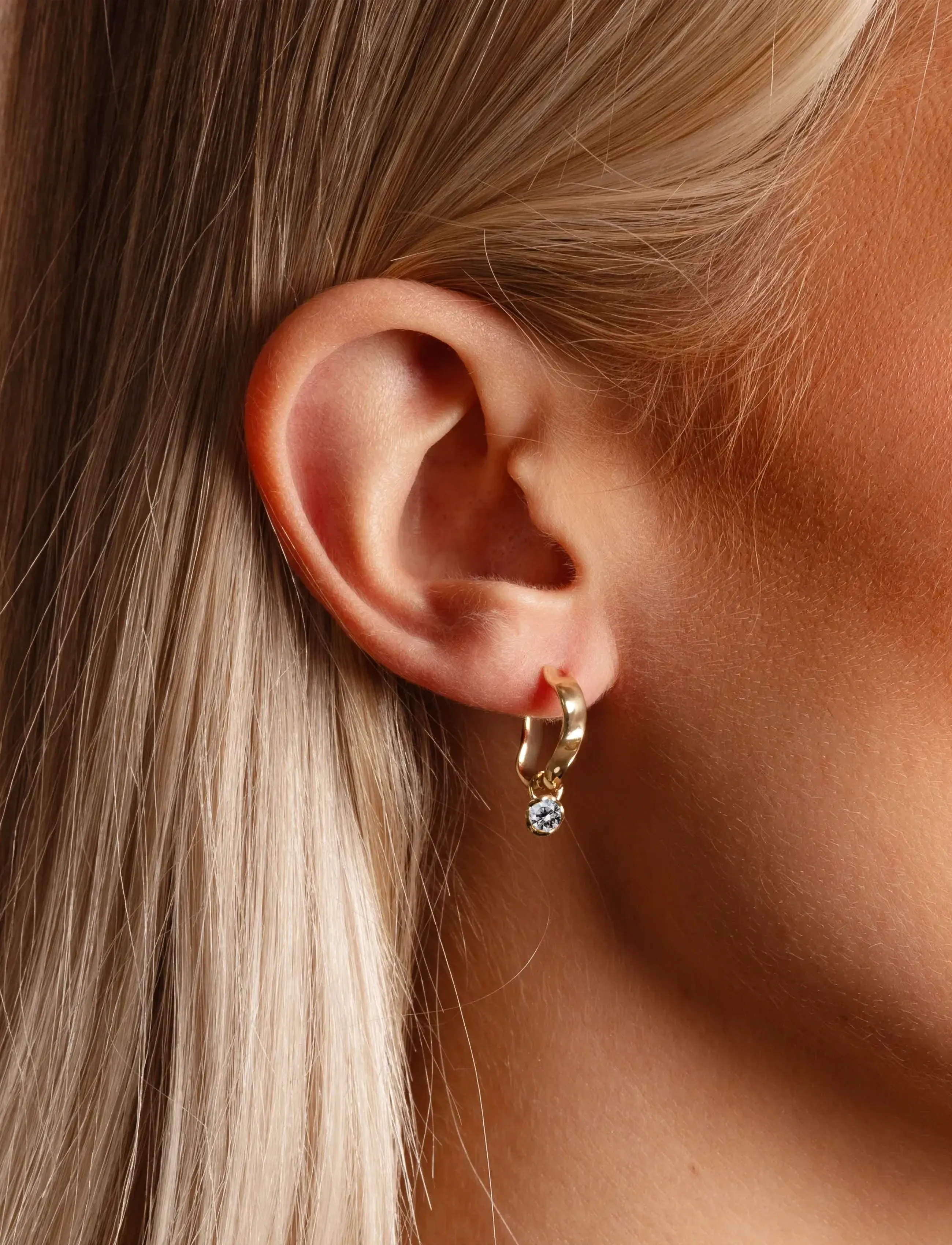 SNÖ of Sweden Kitty Crystal Pendant Ring Ear G/Clear-Onesize, One Size, Earrings, Gold - Hoops, Frauen