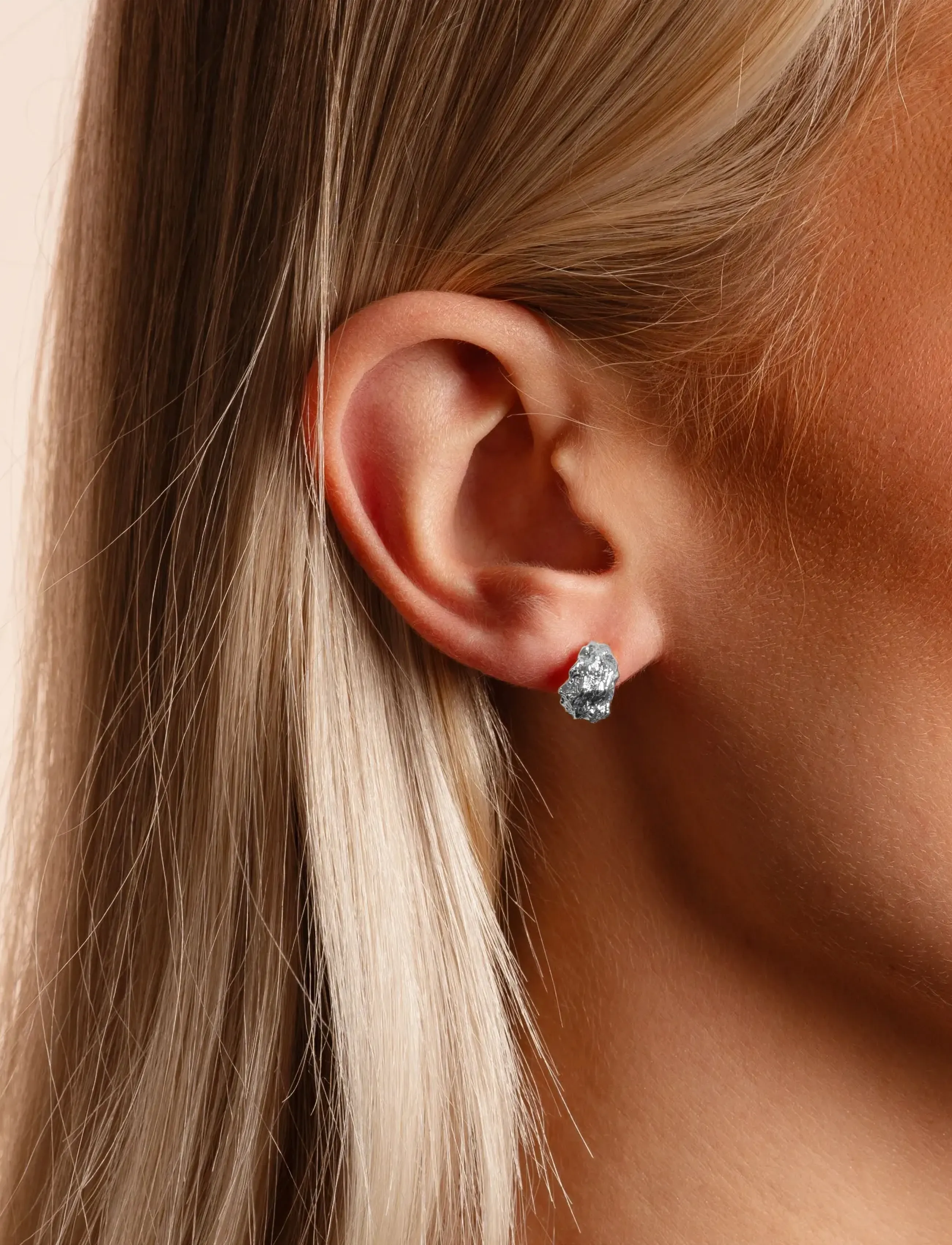 SNÖ of Sweden Cat Small Wide Oval Ear Plain S-Onesize, One Size, Silver, Øreringe > Ørestikker, Dame