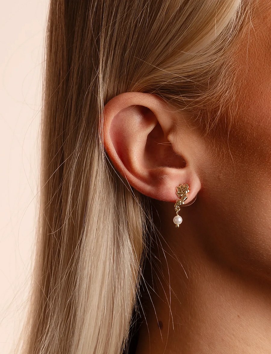SNÖ of Sweden - Cat pendant ear g/white-Onesize - perlenohrringe - g/white - 0