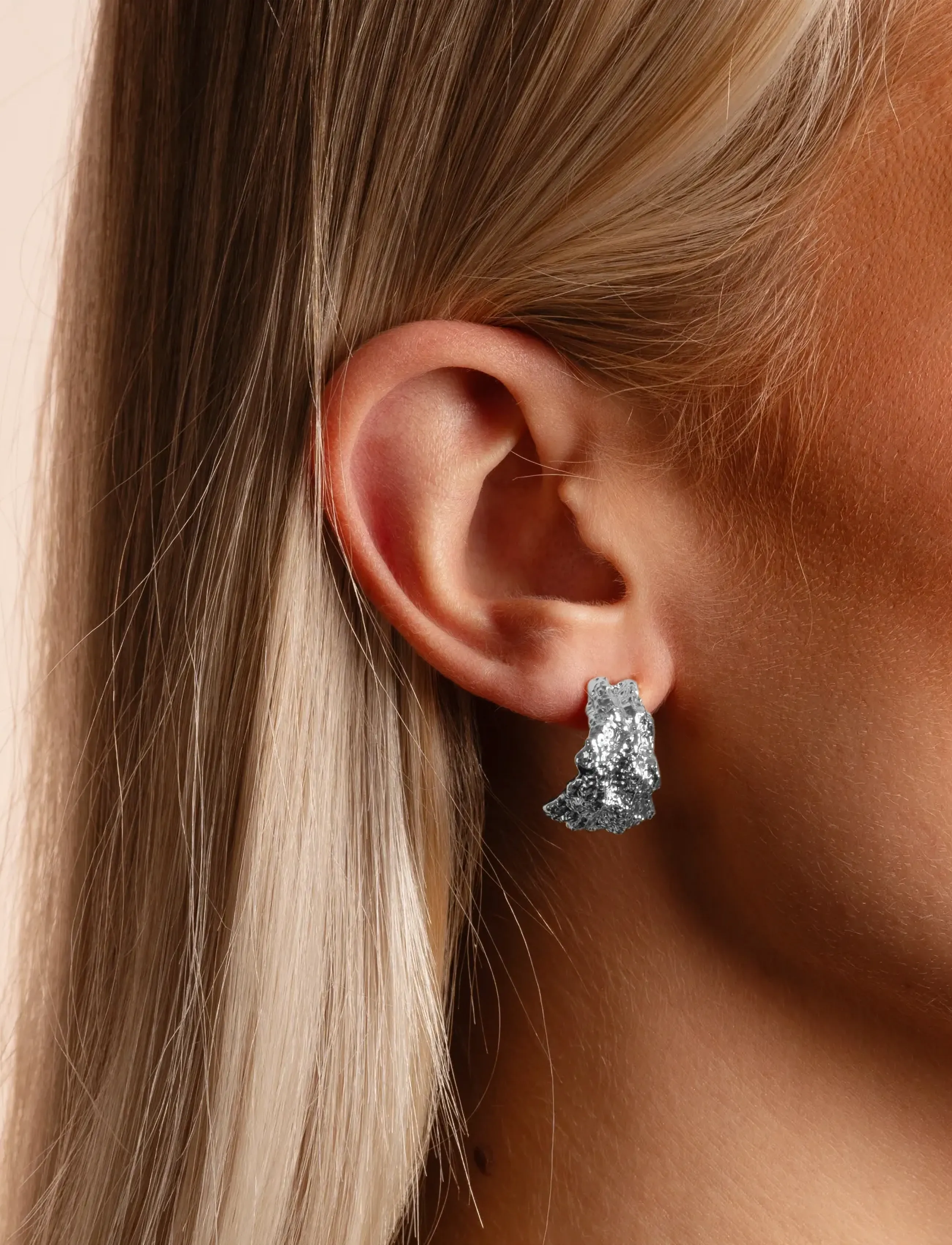 SNÖ of Sweden Cat Wide Oval Ear Plain S-Onesize, One Size, Silver, Earrings > Statement Earrings, Dame