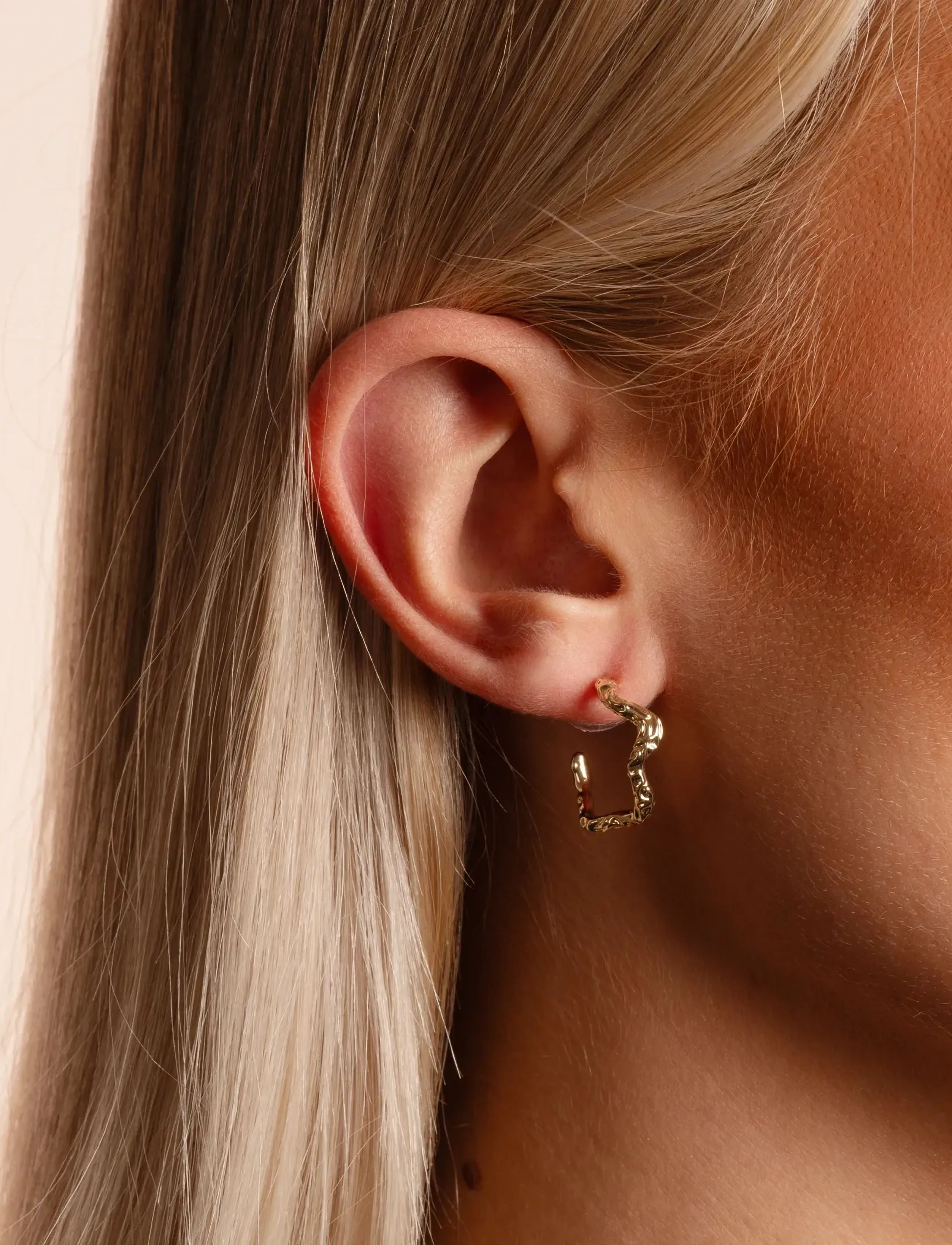 SNÖ of Sweden Cat Oval Ear Plain G-Onesize, Kvinder, Teksturerede Creoløreringe, Guld, Str: ONE SIZE