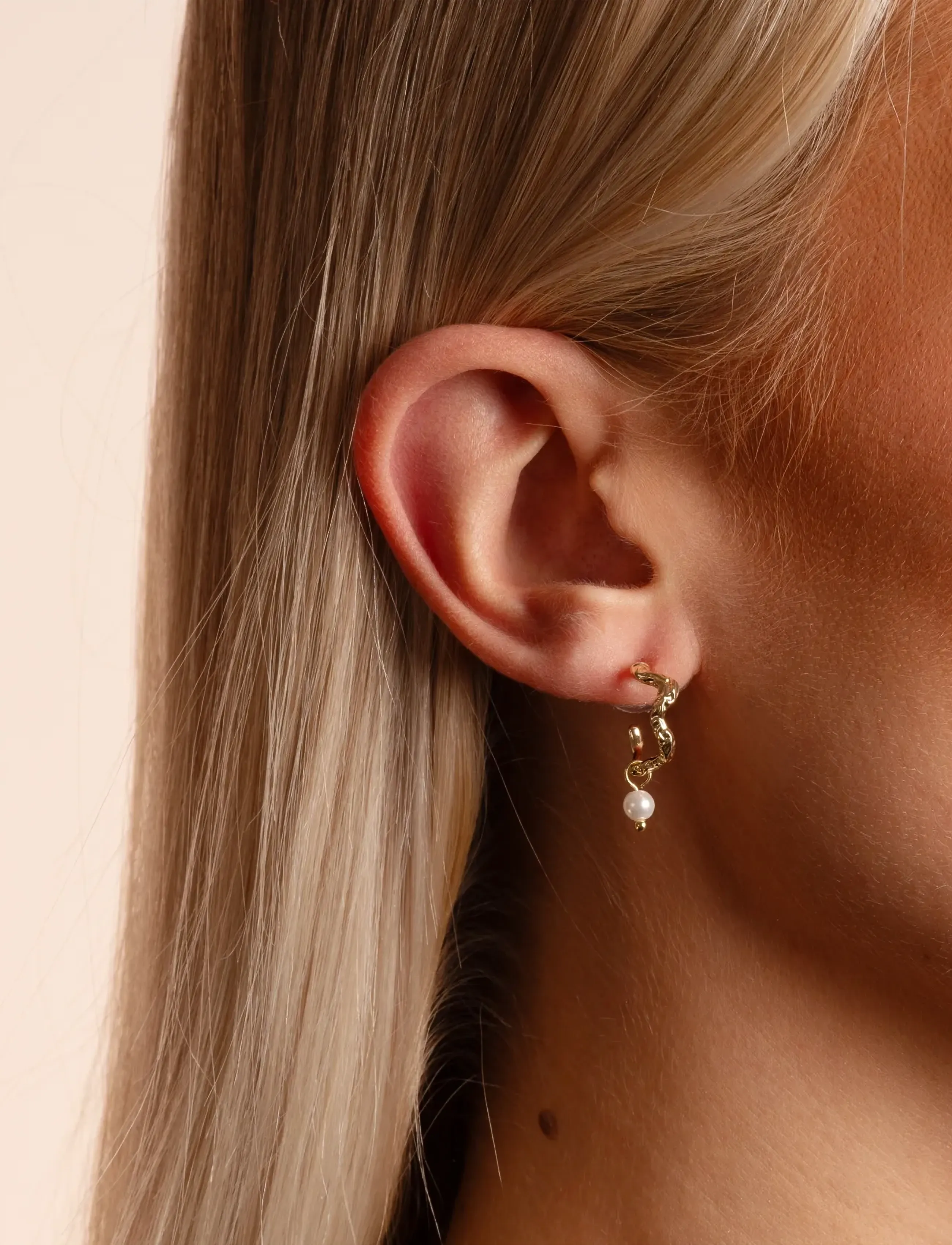 SNÖ of Sweden Cat Pendant Oval Ear G/White-Onesize, One Size, Gold, Øreringe > Creoler, Dame