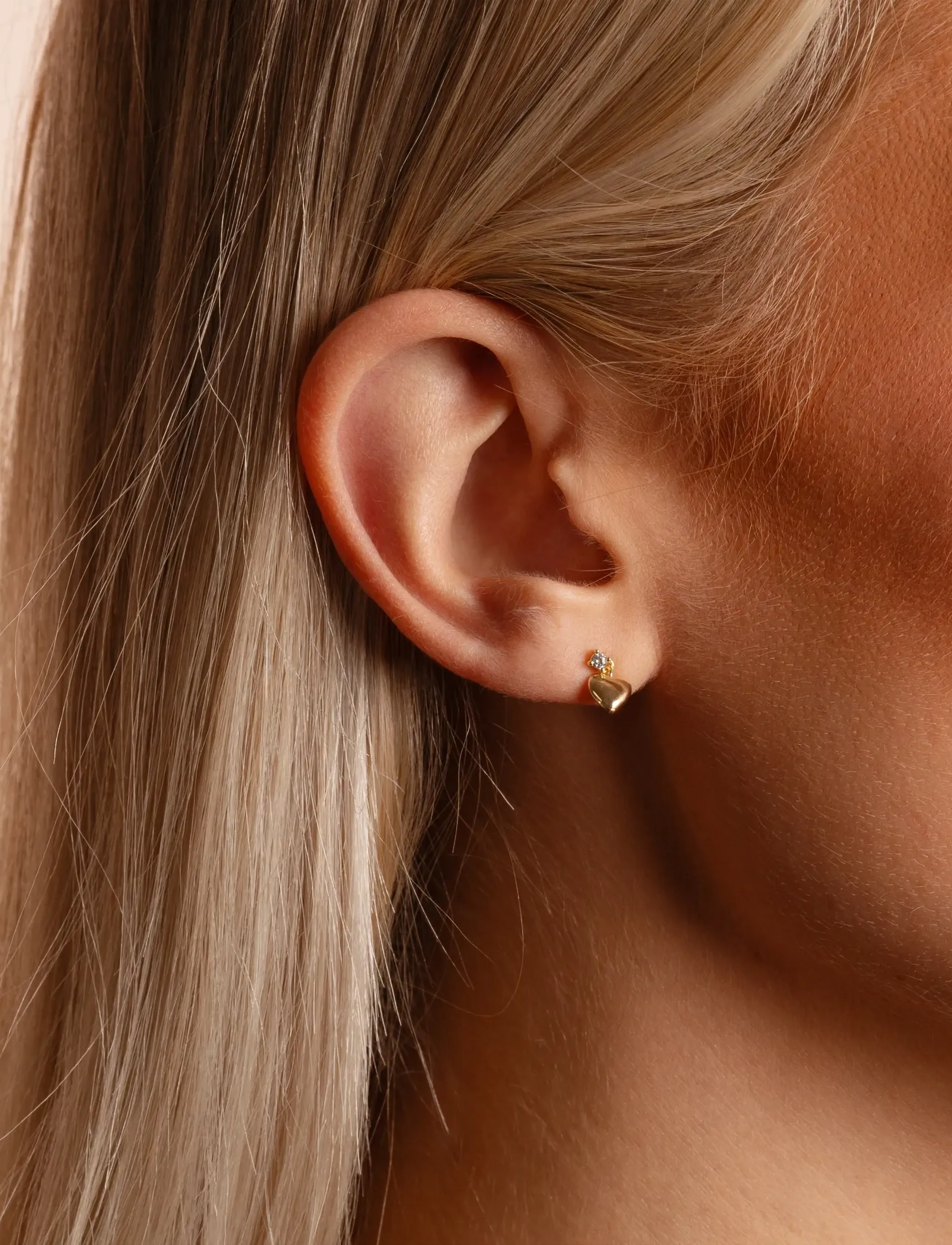 SNÖ of Sweden Cute Short Ear G/Clear-Onesize, One Size, Earrings, Gold - Studs, Frauen