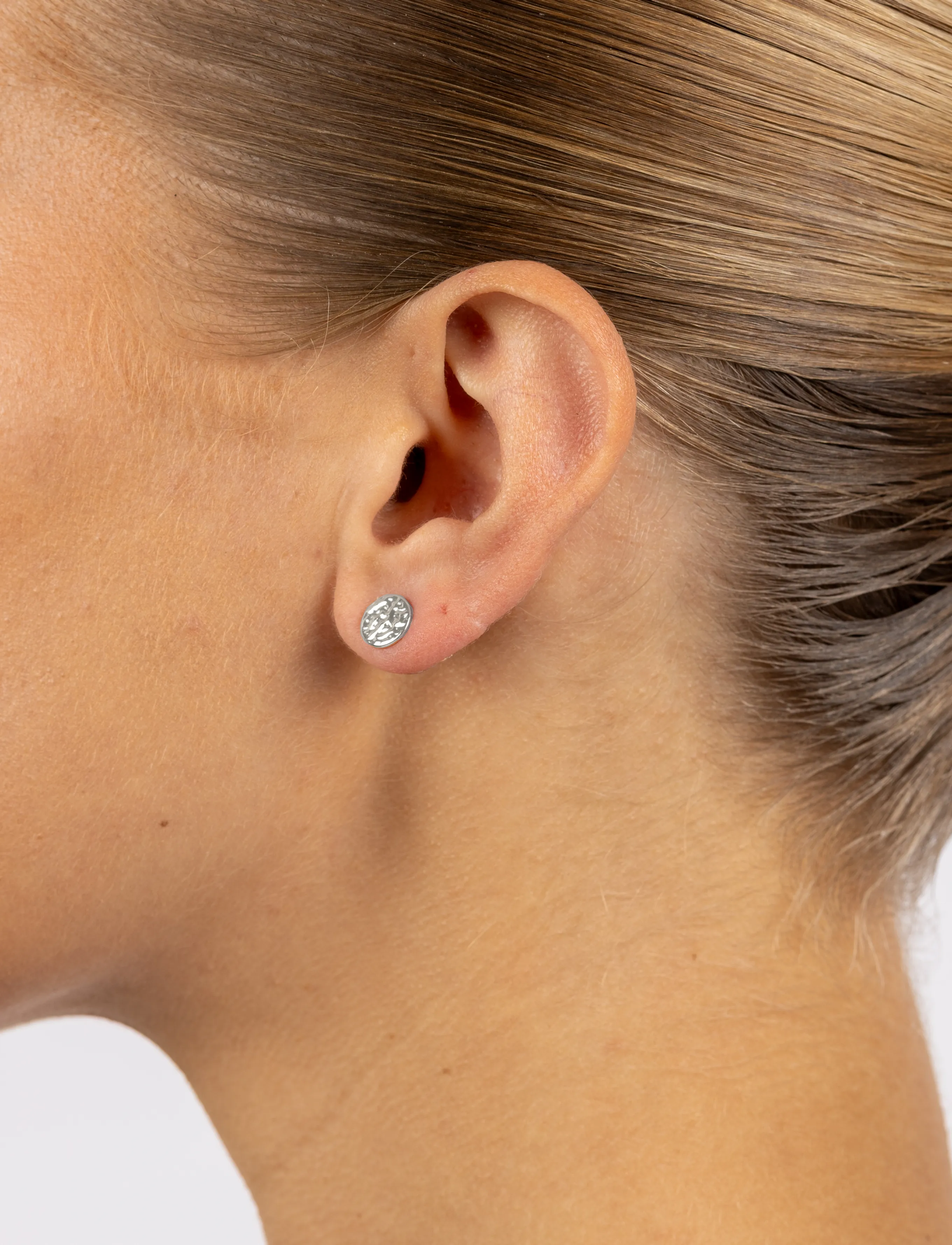 SNÖ of Sweden Union Bridget Hammered Ear Plain S - Onesize, One Size, Silver, Øreringe > Ørestikker, Dame