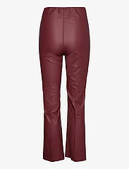 Soaked in Luxury - SLKaylee PU Kickflare Pants - vakarėlių drabužiai išparduotuvių kainomis - rhubarb - 1