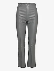 Soaked in Luxury - SLKaylee PU Kickflare Pants - odzież imprezowa w cenach outletowych - sedona sage - 0